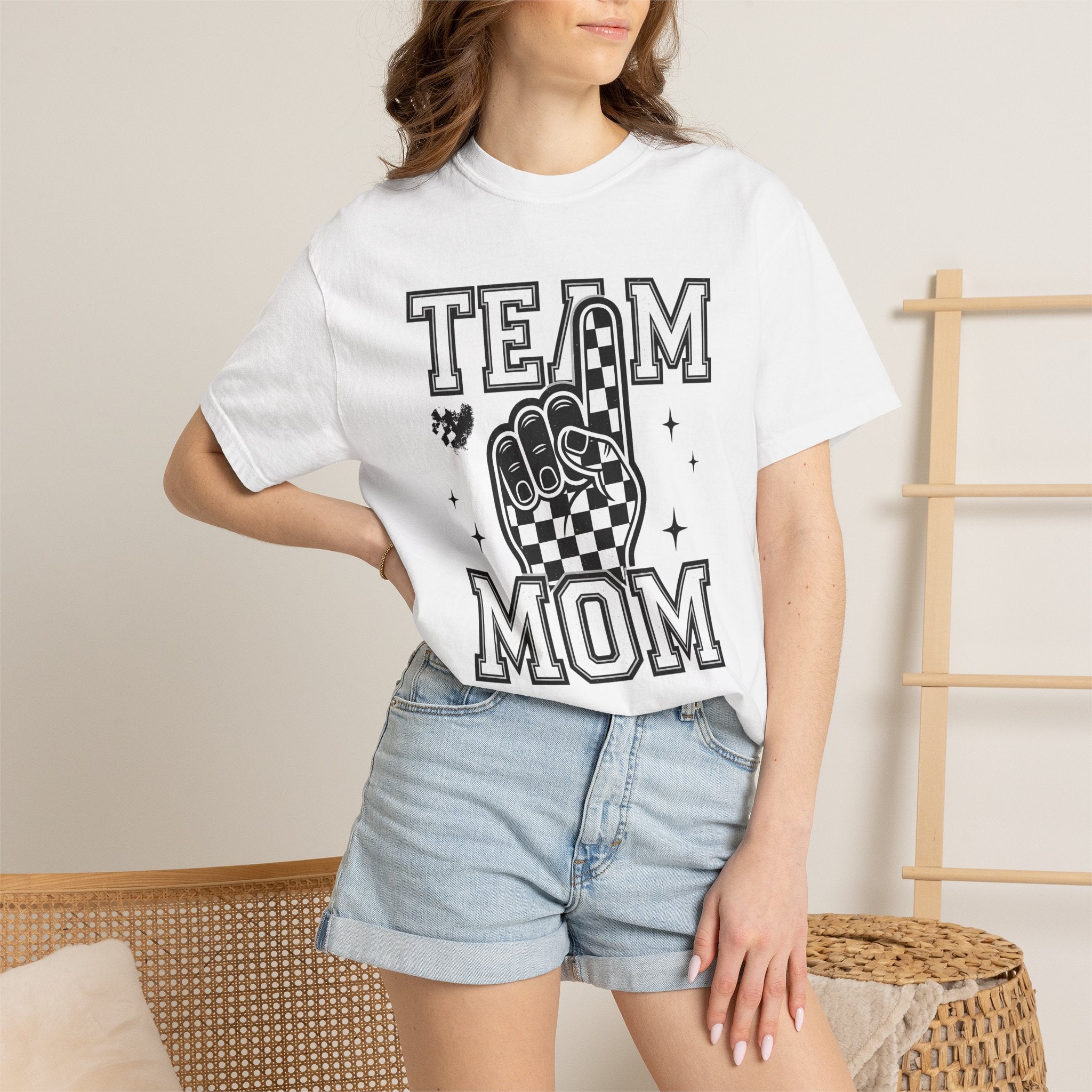 Checkered Foam Finger Shirt Moms Sports Gift Women Vintage Tee Foam Finger T-Shirt Mom Fan Retro Tshirt Athletic Graphic Sports Graphic Tee
