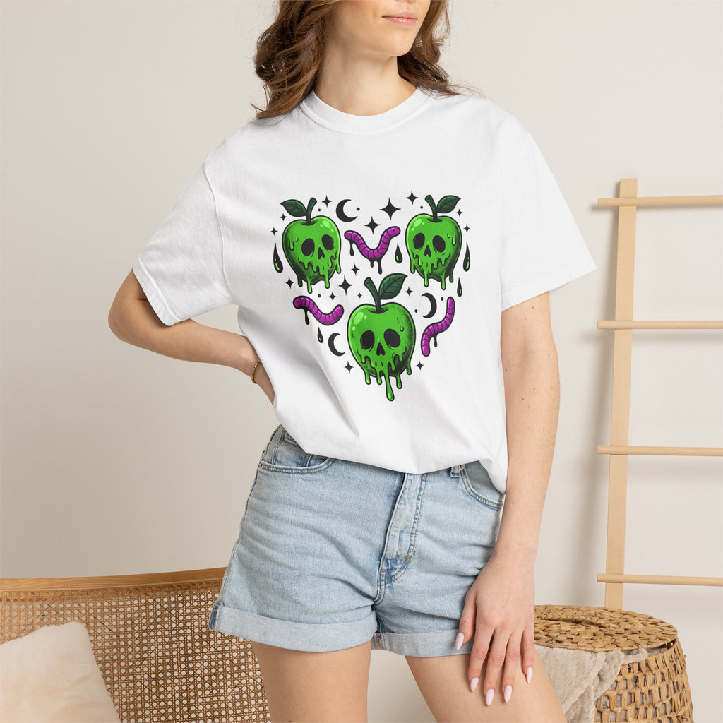 Toxic Apple Shirt Halloween Emo Gift Women Horror Tee Poisoned Apple T-Shirt Spooky Fan Macabre Tshirt Goth Graphic Line Art Grub Tshirt
