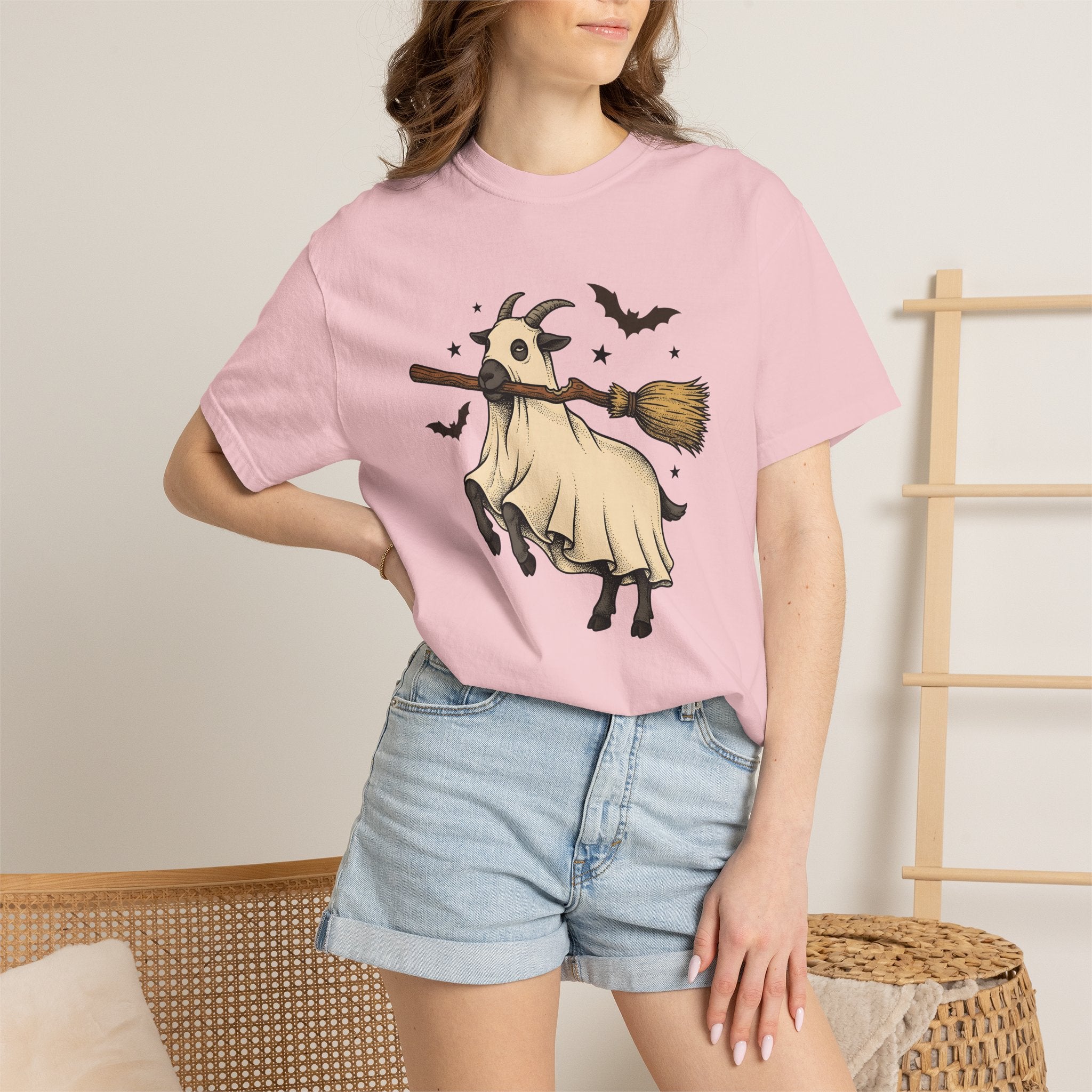 Goat Mask Shirt Halloween Barnyard Gift Women Old School Tee Animal Mask T-Shirt Horror Fan Creepy Tshirt Farm Graphic Pen Illustration