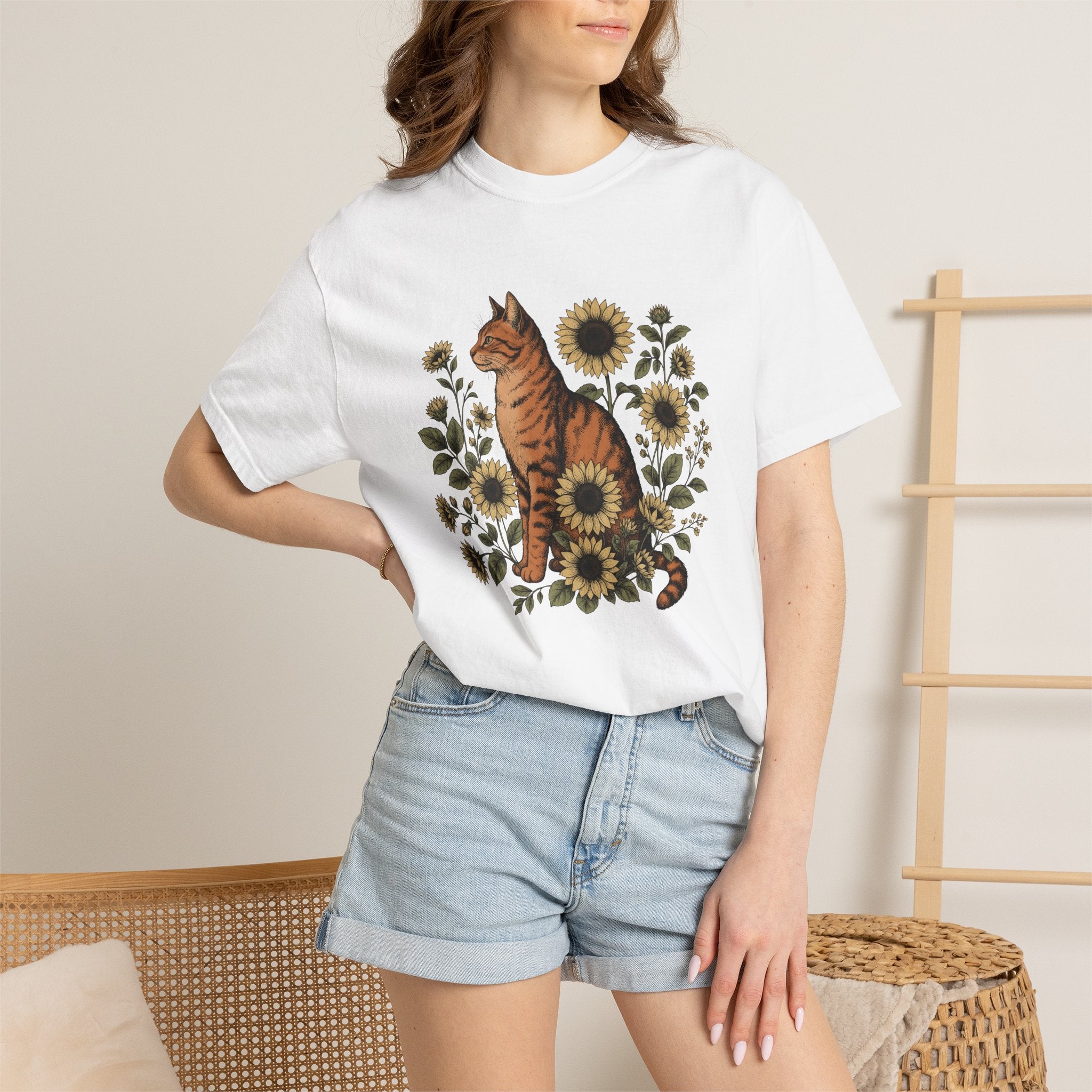 Tabby Cat Shirt Cat Floral Gift Women Botanical Tee Kitty T-Shirt Cat Fan Foliage Graphic Vintage Sunflower Tshirt