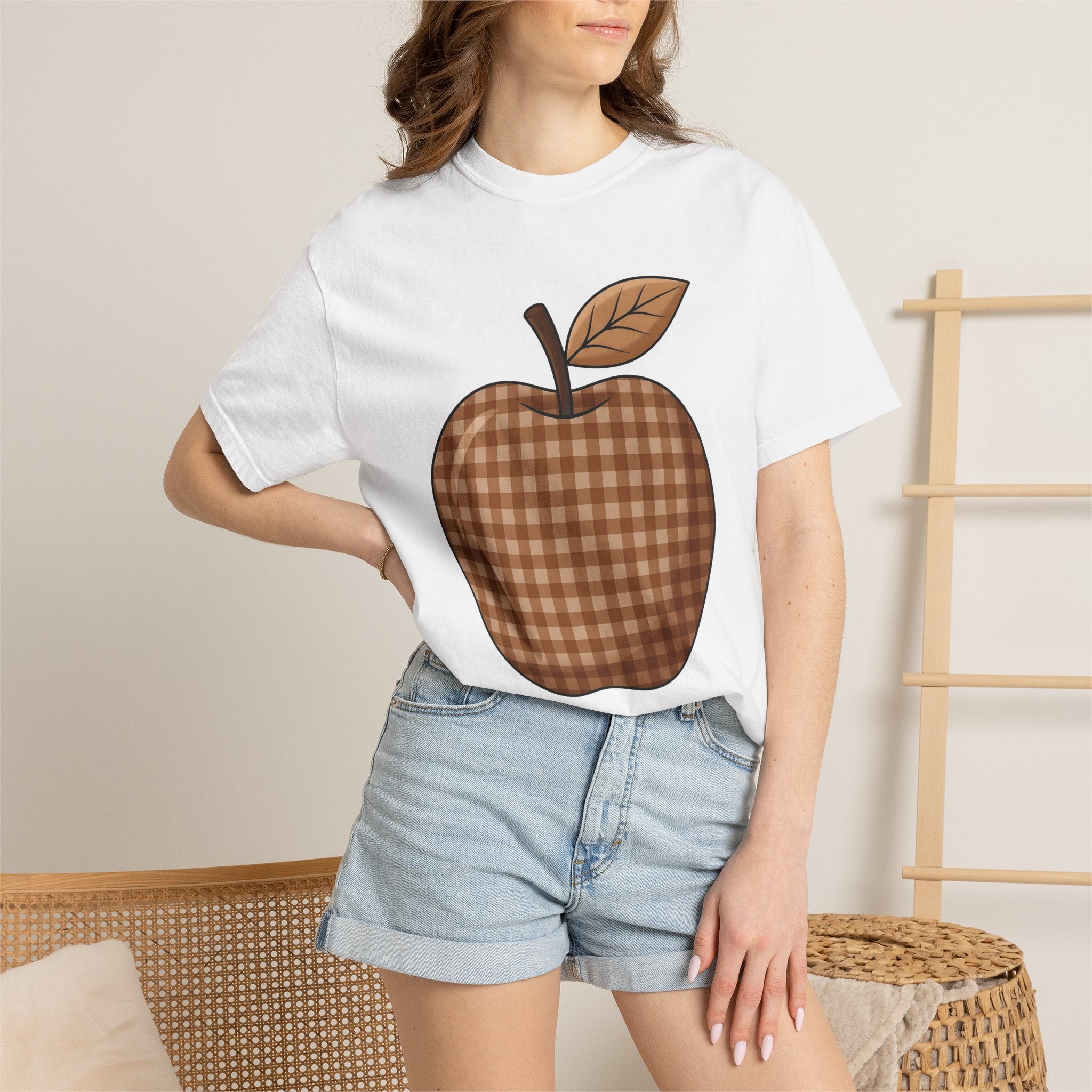 Plaid Apple Shirt Fall Teacher Gift Women Farmhouse Tee Apple T-Shirt Autumn Enthusiast Country Tshirt Educator Graphic Rustic Leaf Tshirt