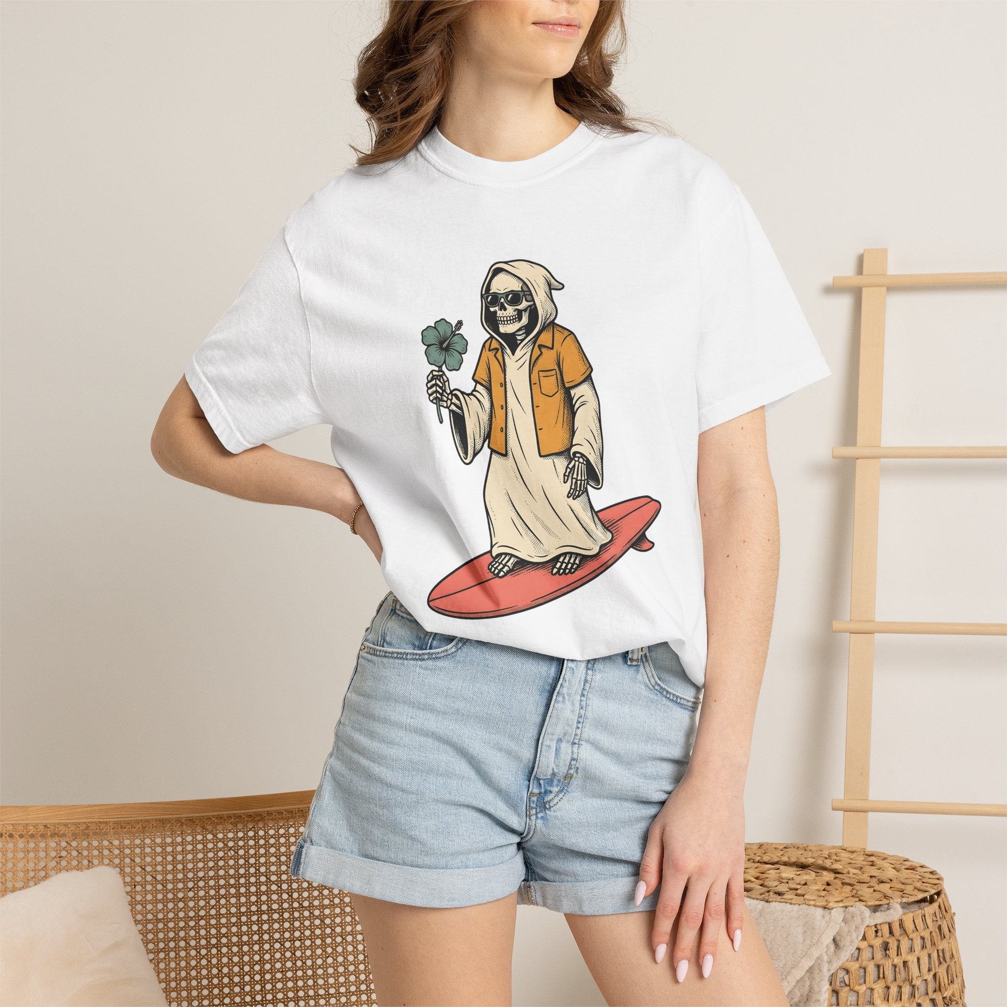 Skeleton Surfer Shirt Surfing Halloween Gift Women Tattoo Tee Skeleton T-Shirt Surfer Fan Ink Tshirt Spooky Graphic Vintage Hibiscus Tshirt