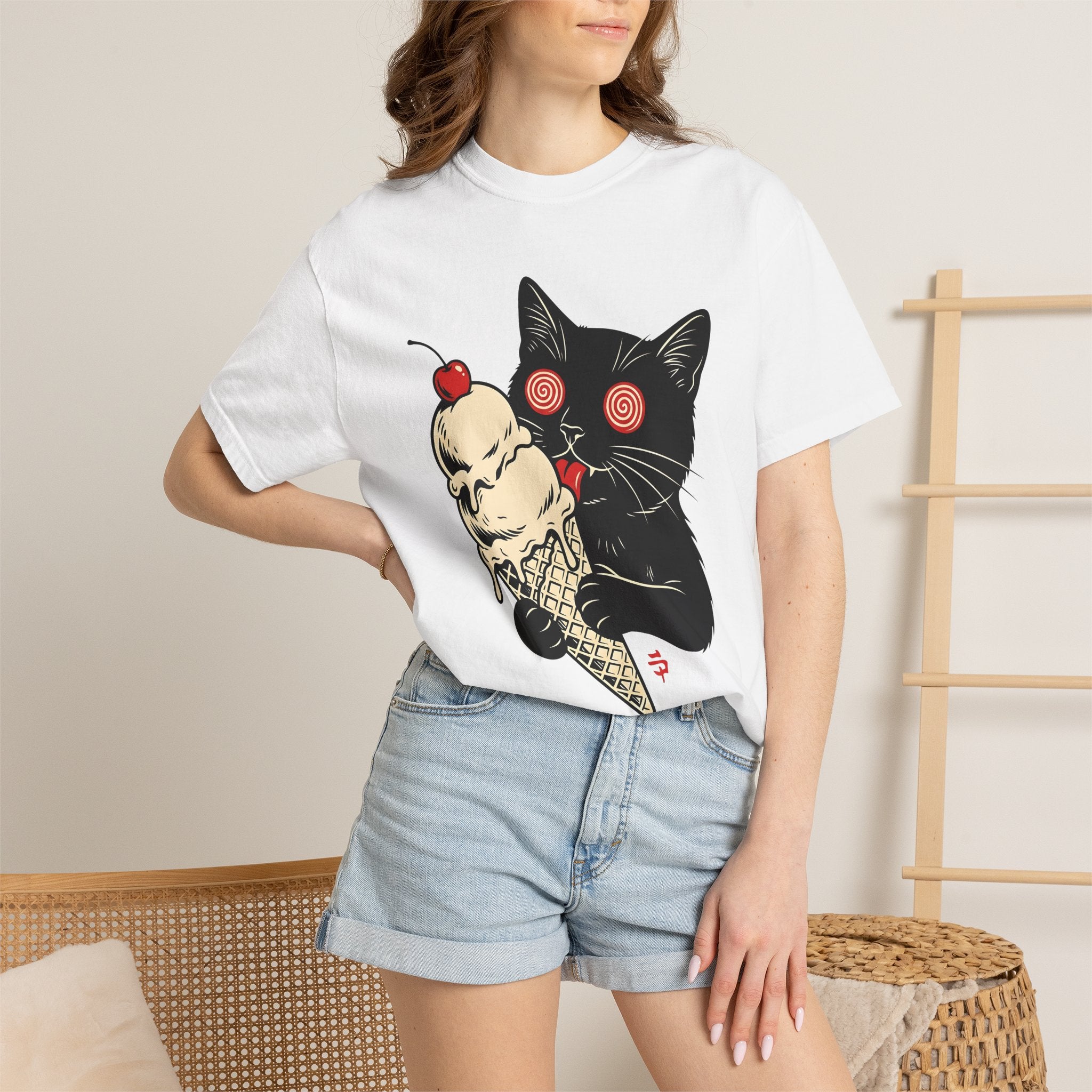 Black Cat Shirt Cat Food Gift Women Bold Graphic Tee Kitty T-Shirt Cat Fan Graphic Design Illustration Retro Ice Cream Cone Tshirt