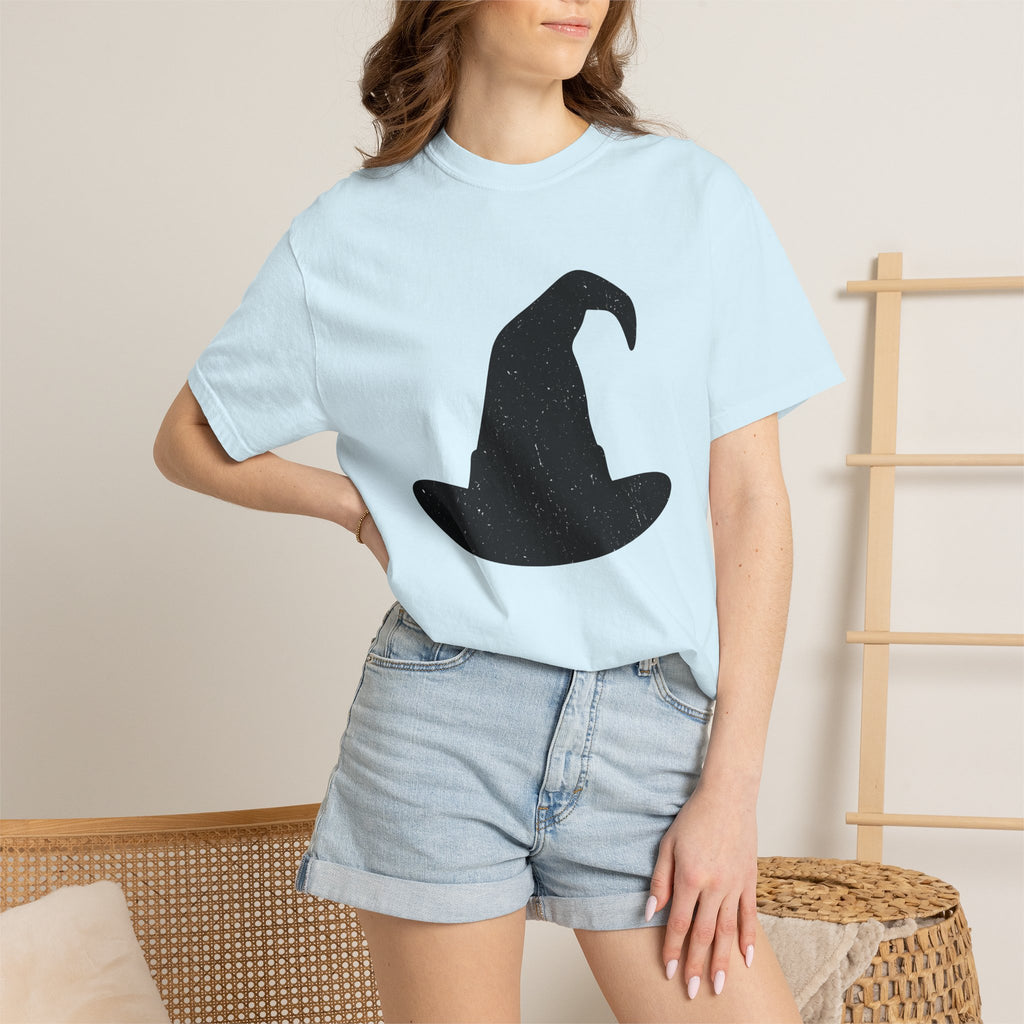 Witch Hat Shirt Halloween Magician Gift Women Retro Tee Pointy Hat T-Shirt Horror Fan Vintage Tshirt Illusionist Graphic Clean Aged Texture