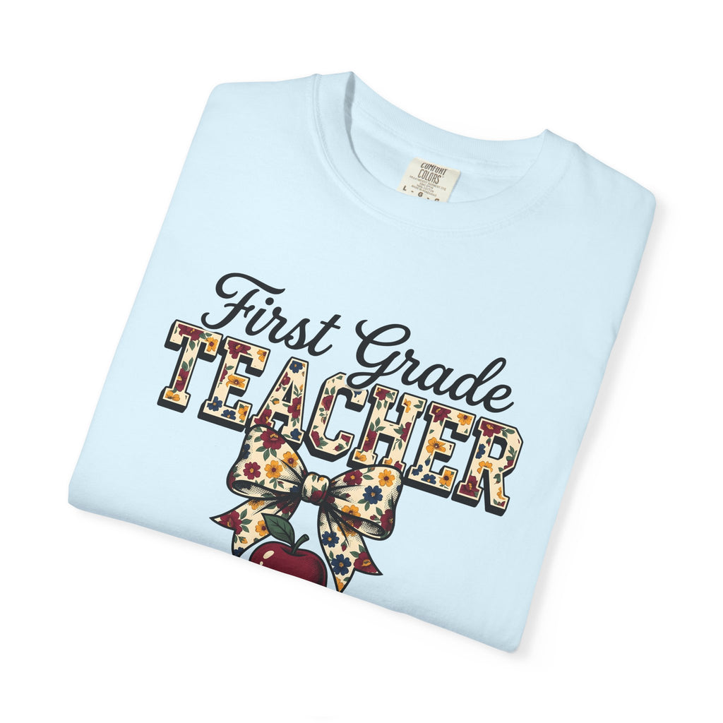 Apple Books Bow Shirt Teacher School Gift Women Floral Tee Book T-Shirt Educator Enthusiast Botanical Tshirt Classroom Graphic Retro Stacked