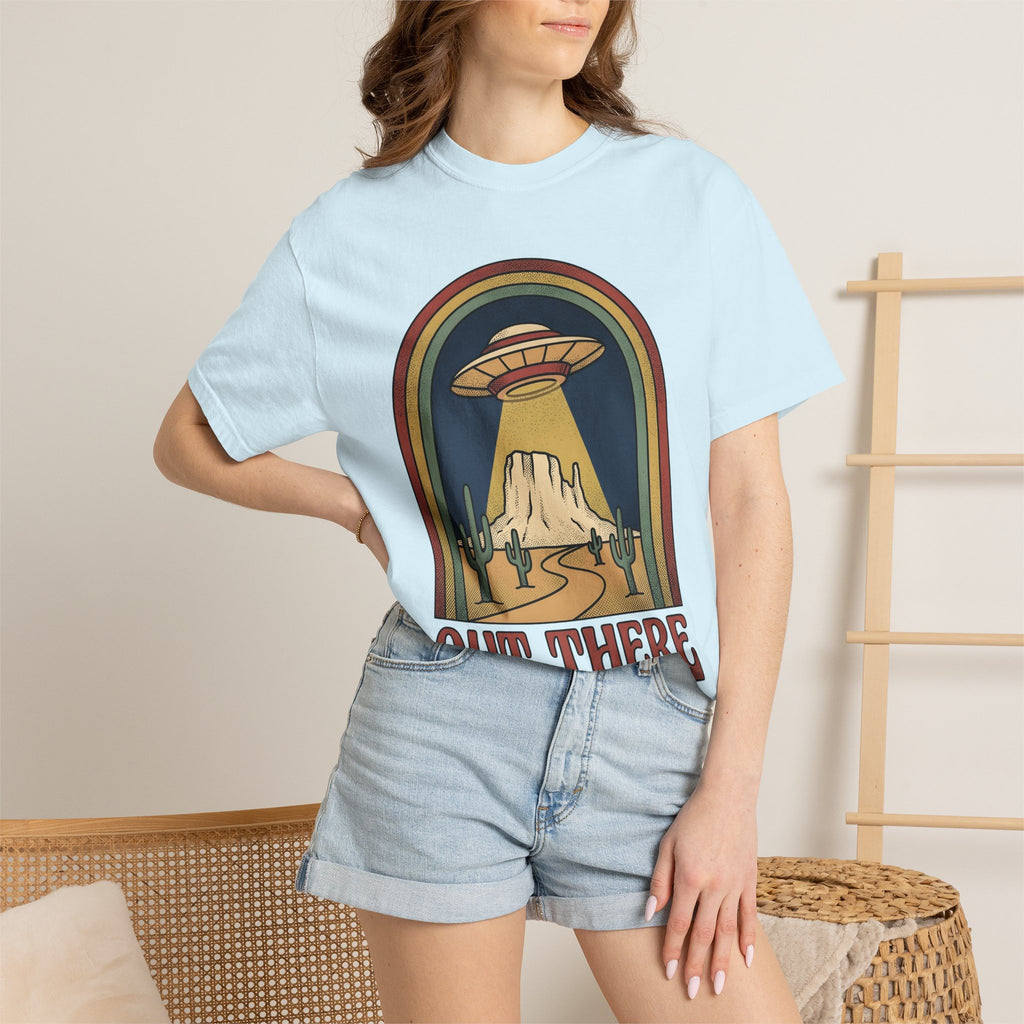 Flying Saucer Desert Shirt Alien Hiking Gift Women Hand Drawn Tee Ufo T-Shirt Extraterrestrial Fan Illustrated Graphic Trekker Design Retro