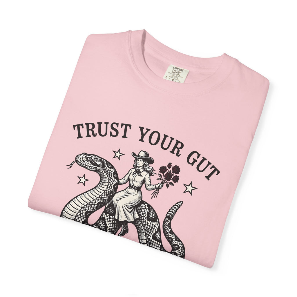 Cowgirl Snake Shirt Cowgirl Western Gift Women Vintage Tee Rattlesnake T-Shirt Rodeo Fan Retro Tshirt Cowboy Graphic Hand Drawn Roses Tshirt