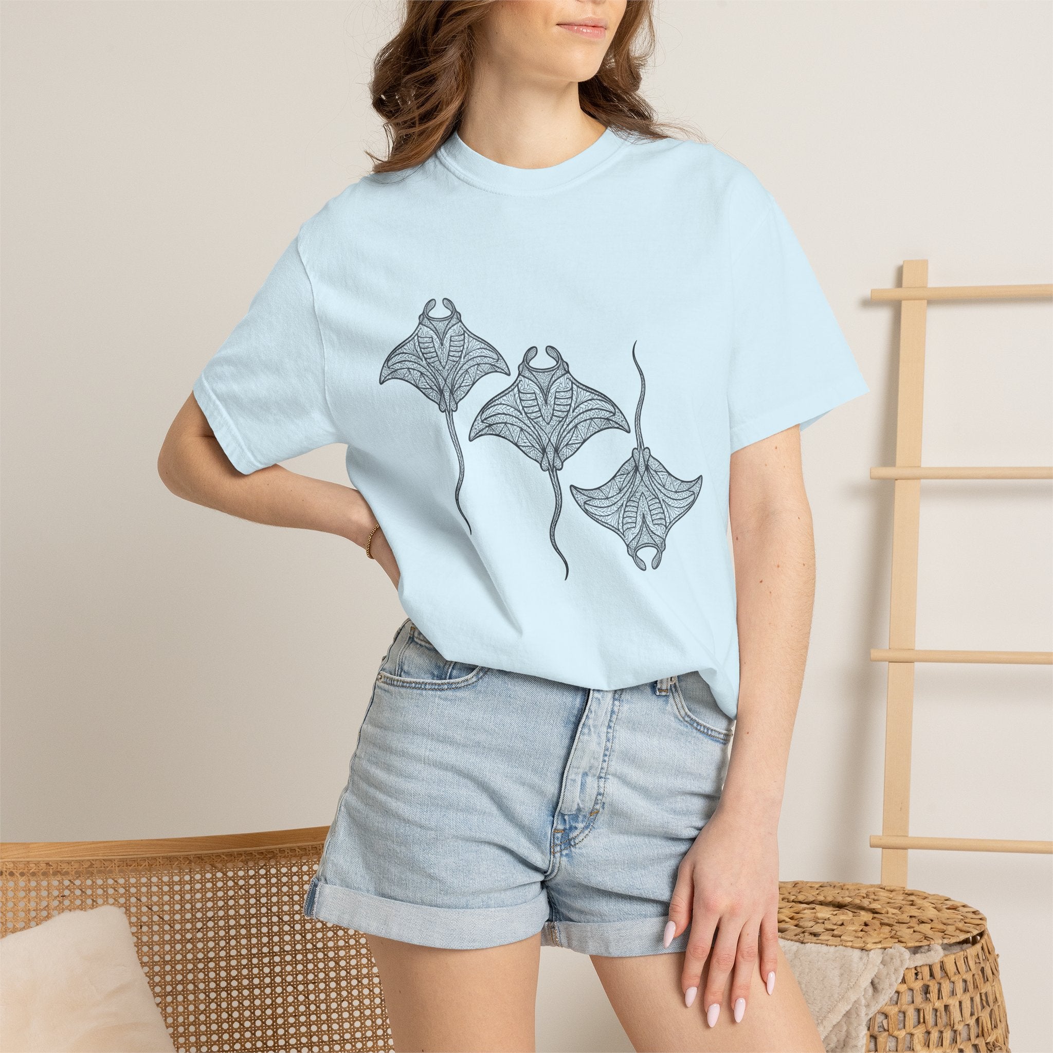 Manta Ray Shirt Ocean Animal Gift Women Boho Tee Devil Ray T-Shirt Sea Fan Mobula Graphic Tshirt Line Art Mandala Tshirt