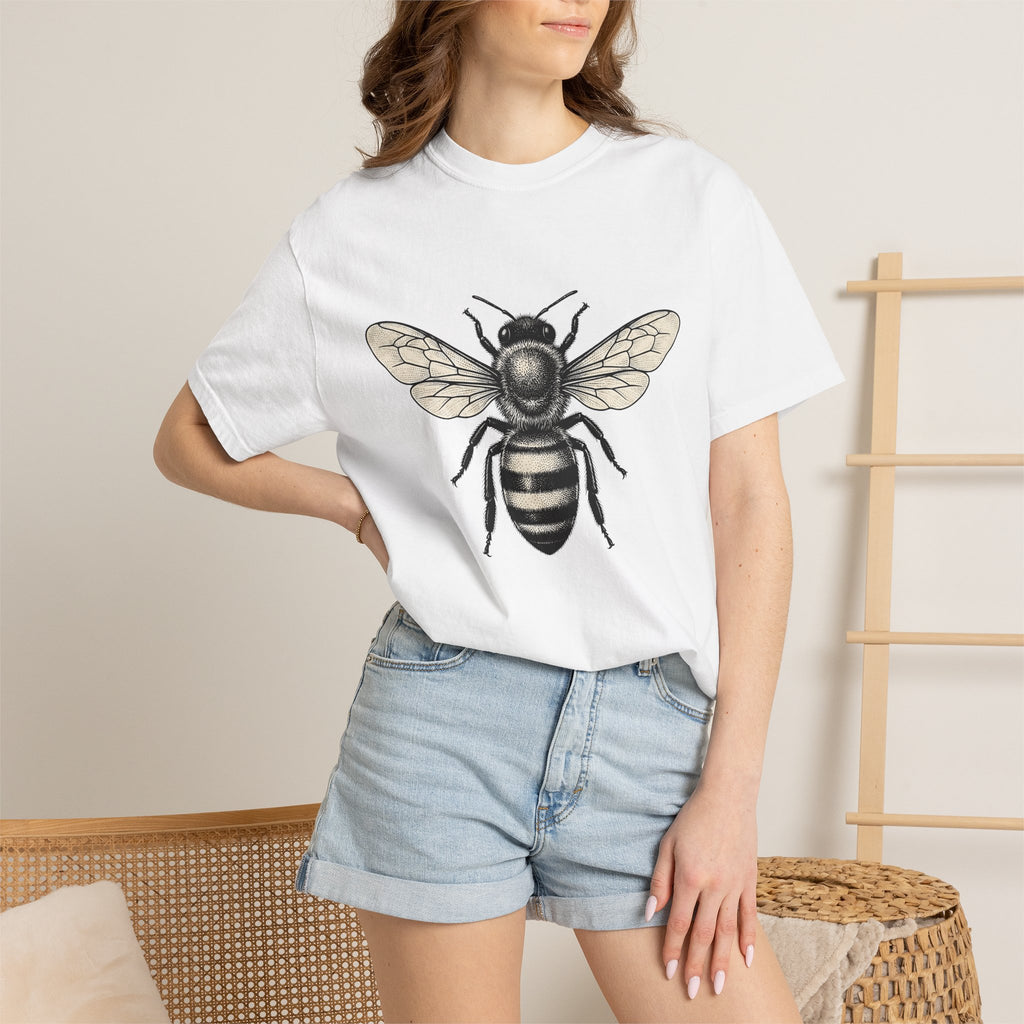 Bee Shirt Animals Nature Gift Women Vintage Tee Honeybee T-Shirt Wildlife Enthusiast Retro Tshirt Environmental Graphic Hand Drawn Wings