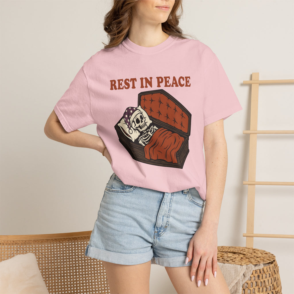 Skull Casket Shirt Halloween Horror Gift Women Comic Tee Coffin T-Shirt Spooky Fan Creepy Tshirt Macabre Graphic Vintage Cover Tshirt