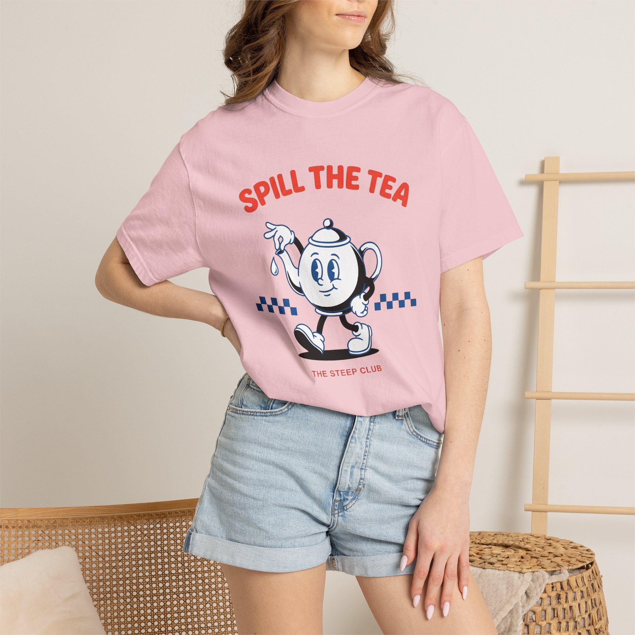 Kettle Mascot Shirt Tea Joke Gift Women Comic Tee Teapot T-Shirt Tea Fan Cartoon Tshirt Pun Graphic Vintage Plaid Design Tshirt