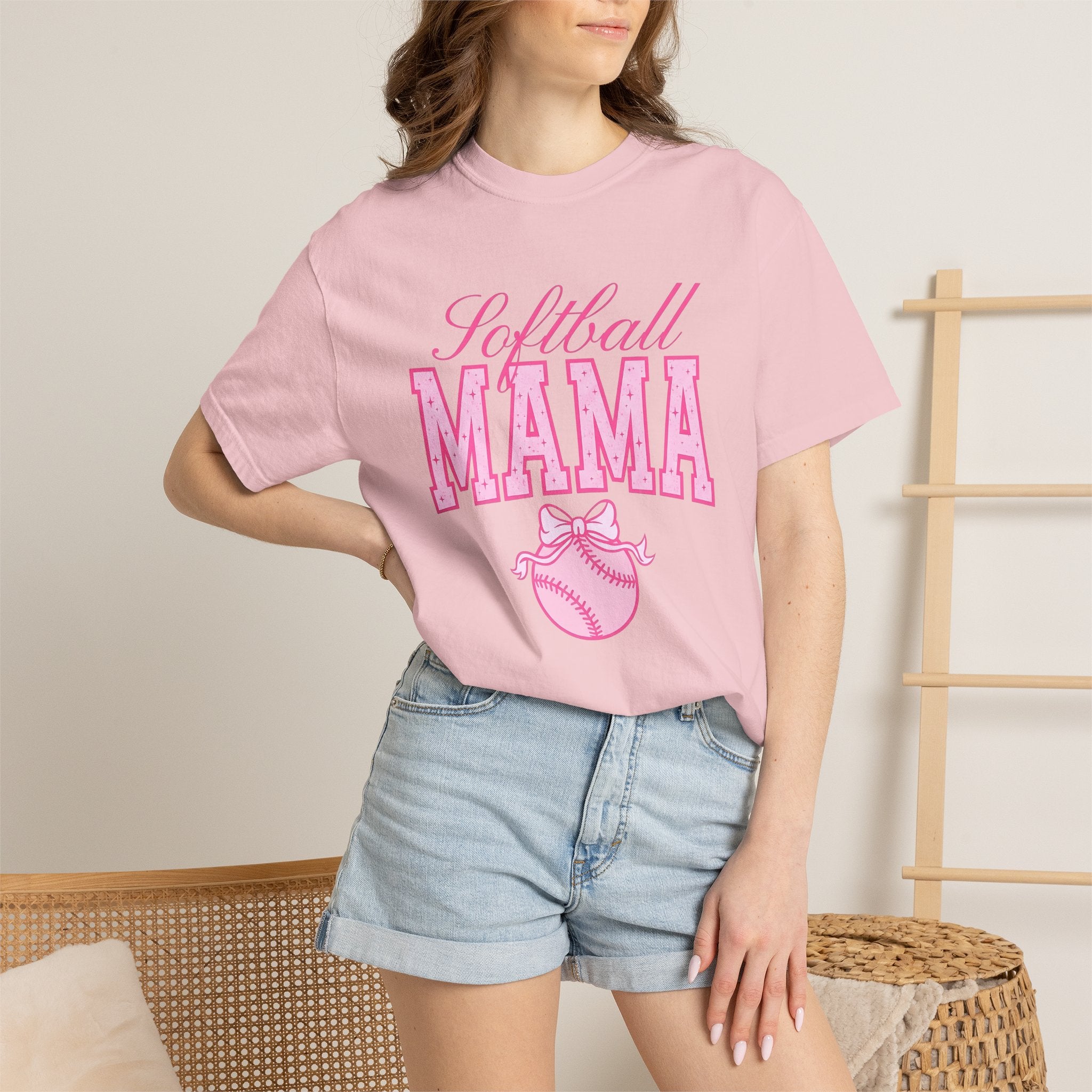 Softball Ball Bow Shirt Moms Sports Gift Women Sporty Tee Softball T-Shirt Mom Fan Athletic Tshirt Sports Graphic Retro Stars Tshirt