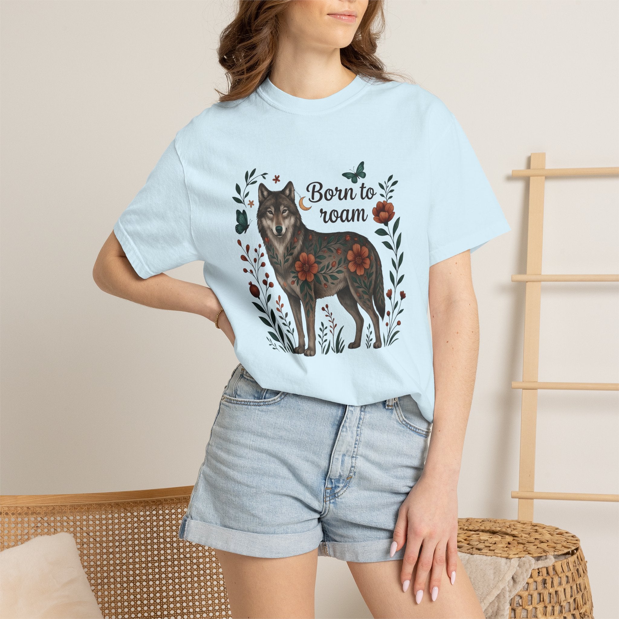Wolf Flower Shirt Animals & Flowers Outdoors Gift Women Bohemian Tee Wildflower T-Shirt Wildlife Fan Nature Graphic Tshirt Retro Moth Tshirt