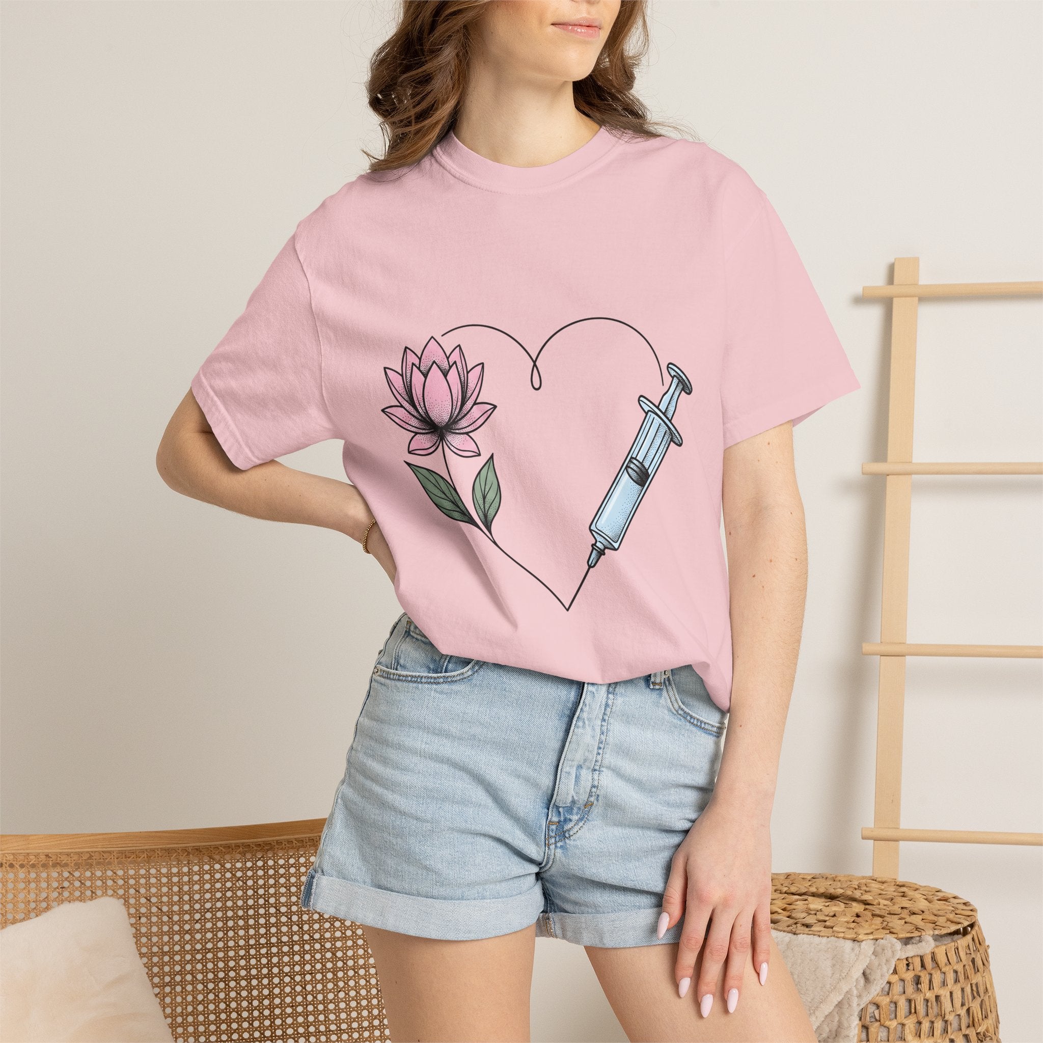 Hypodermic Flower Heart Shirt Nurse Therapy Gift Women Old School Tee Syringe T-Shirt Rn Fan Vintage Tshirt Counseling Graphic Neat Lotus