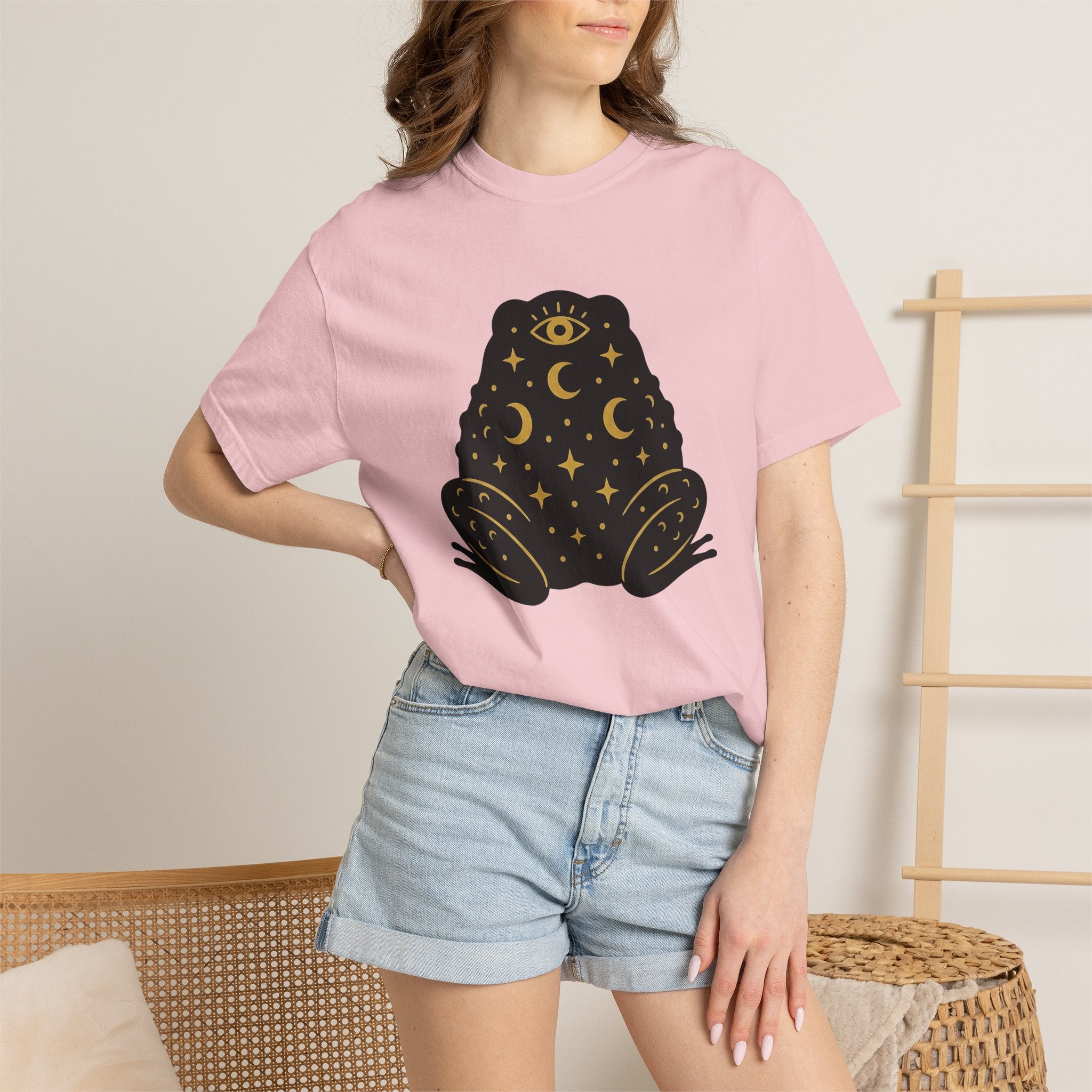 Mystical Frog Shirt Boho Chic Astrology Gift Women Minimal Tee Toad T-Shirt Bohemian Fan Simple Tshirt Zodiac Graphic Celestial Moon Tshirt