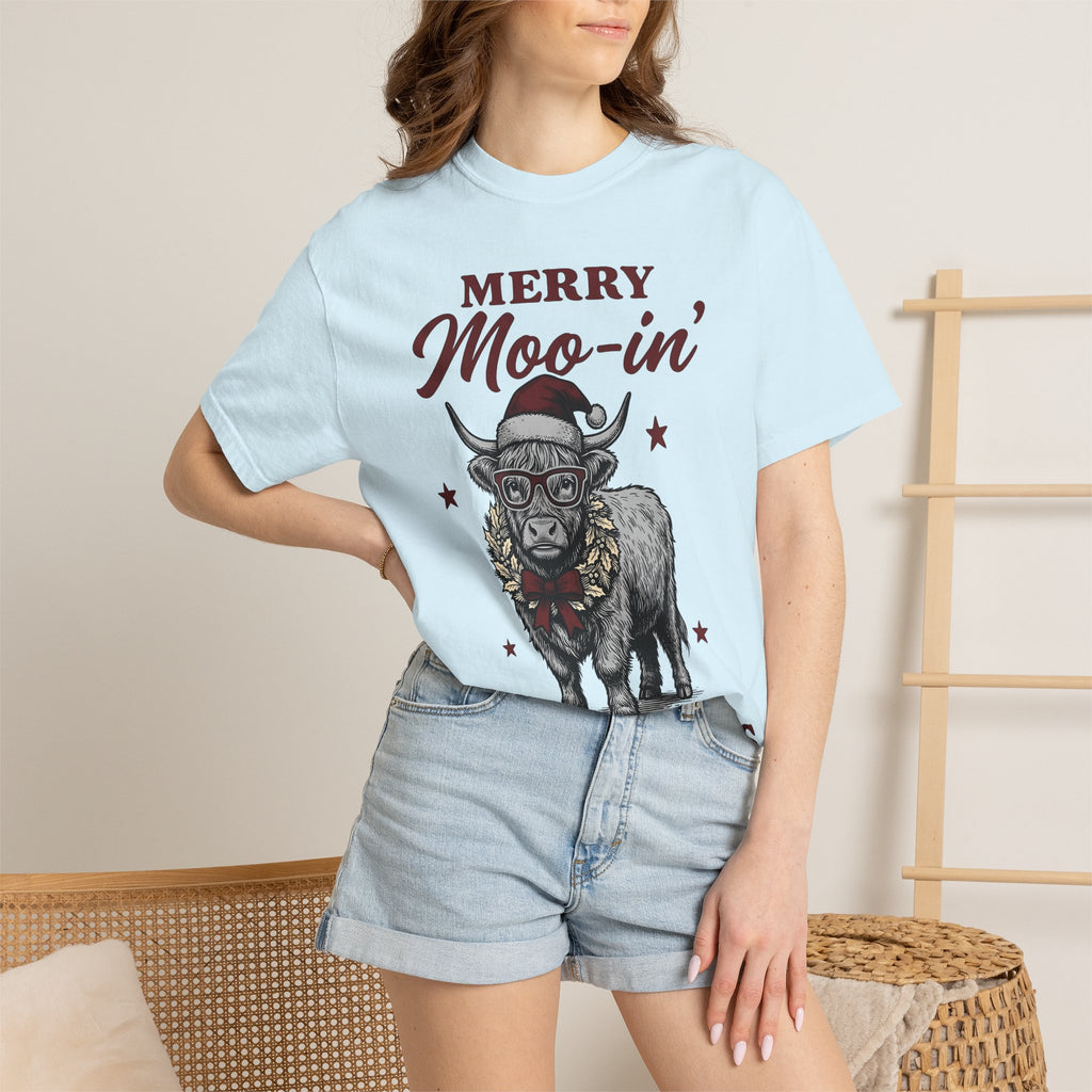 Highland Cow Shirt Christmas Farm Gift Women Hand Drawn Tee Cow T-Shirt Xmas Fan Illustrated Tshirt Ranch Graphic Vintage Santa Hat Tshirt