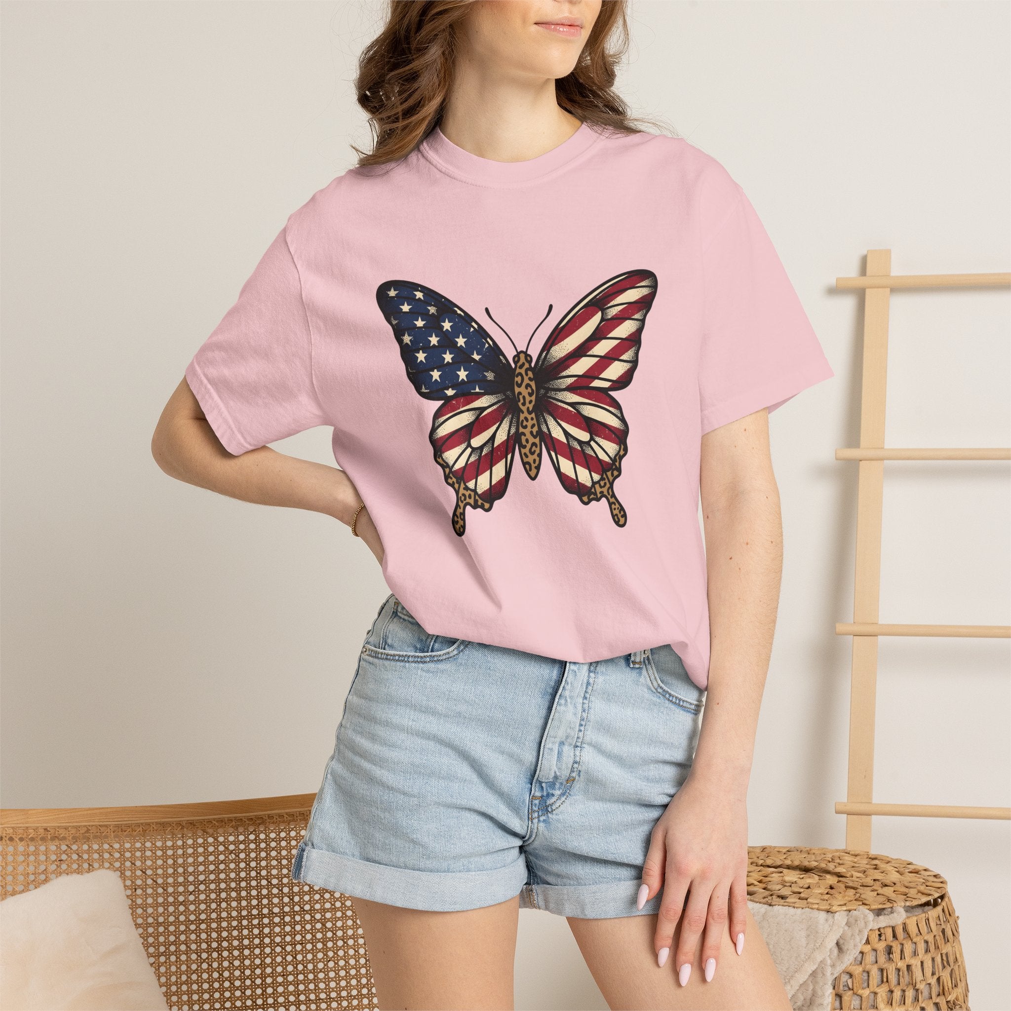Patriotic Butterfly Shirt 4th Of July Patriotic Gift Women Vintage Tee Butterfly T-Shirt Fireworks Fan Retro Tshirt American Graphic Hand