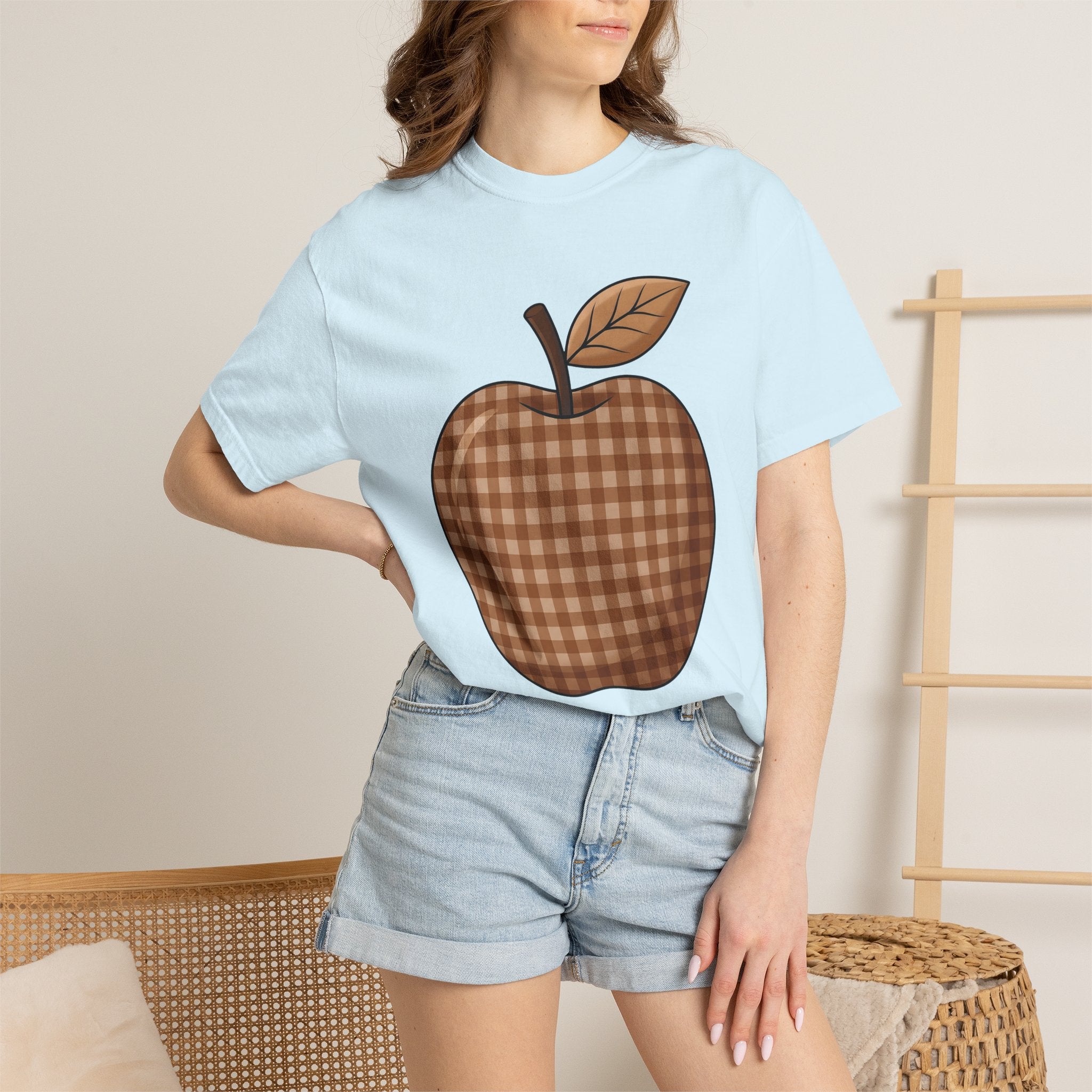 Plaid Apple Shirt Fall Teacher Gift Women Farmhouse Tee Apple T-Shirt Autumn Enthusiast Country Tshirt Educator Graphic Rustic Leaf Tshirt