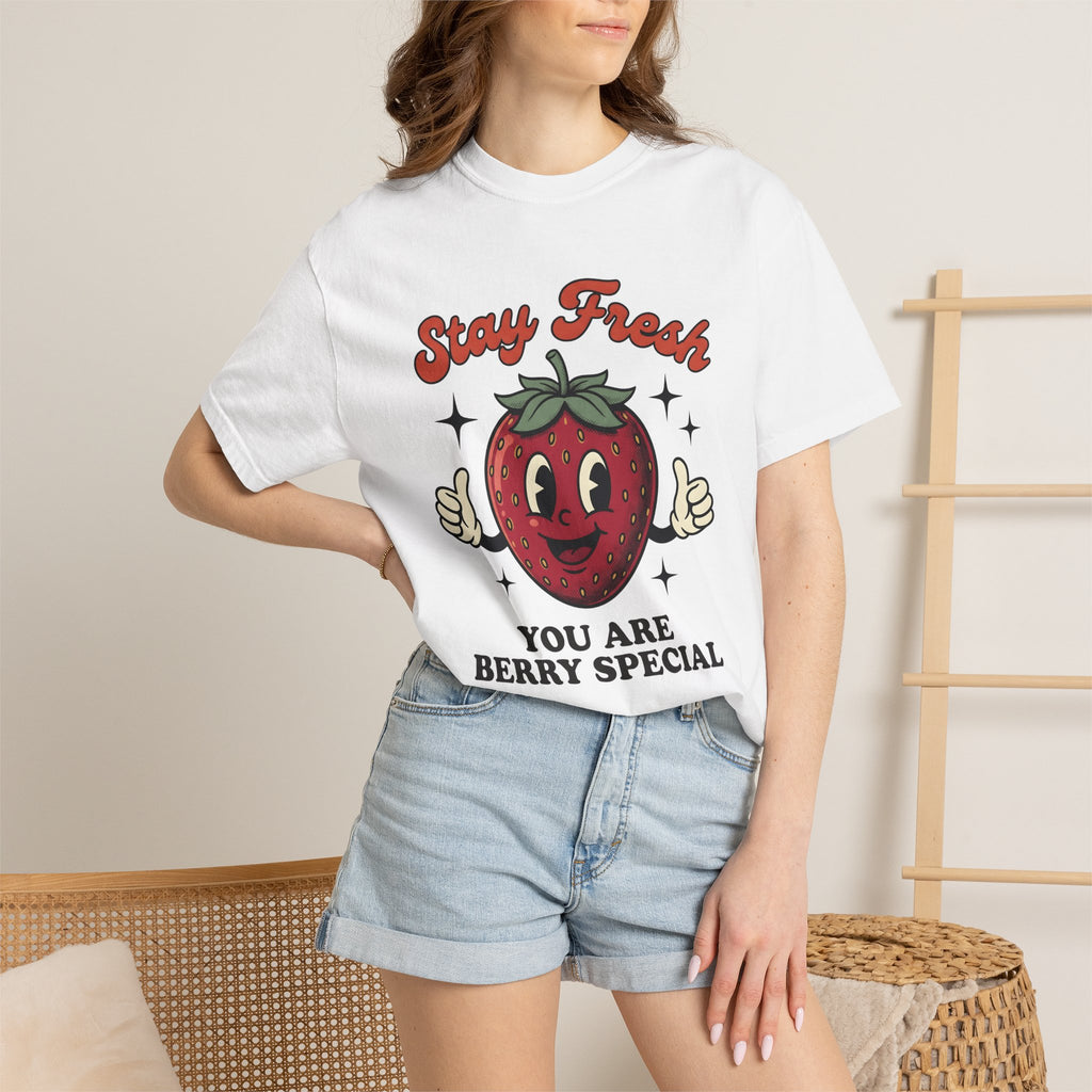 Strawberry Character Shirt Funny Fruit Gift Women Vintage Tee Berry T-Shirt Humor Fan Retro Illustration Tshirt Retro Stars Tshirt