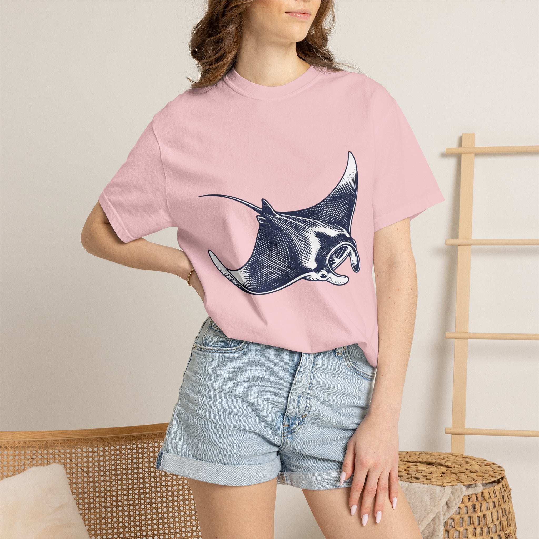 Manta Ray Shirt Animals Underwater Gift Women Classic Tee Devil Ray T-Shirt Wildlife Fan Sea Creature Tshirt Submarine Graphic Doodle Ocean