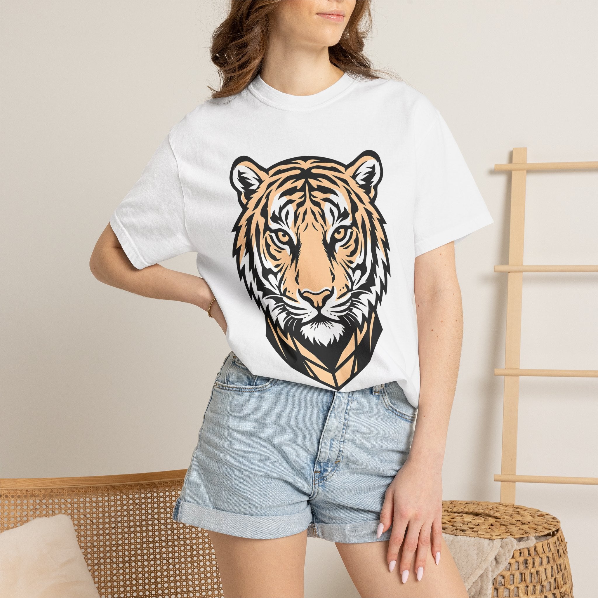 Tiger Face Shirt Animals Wildlife Gift Women Bold Graphic Tee Tiger T-Shirt Animal Fan Cat Graphic Wildlife Illustration Modern Animal