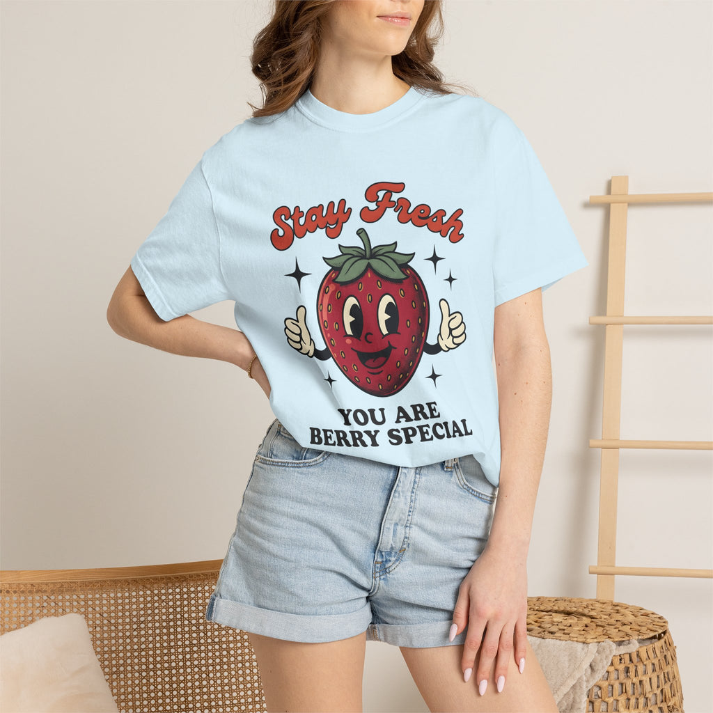 Strawberry Character Shirt Funny Fruit Gift Women Vintage Tee Berry T-Shirt Humor Fan Retro Illustration Tshirt Retro Stars Tshirt