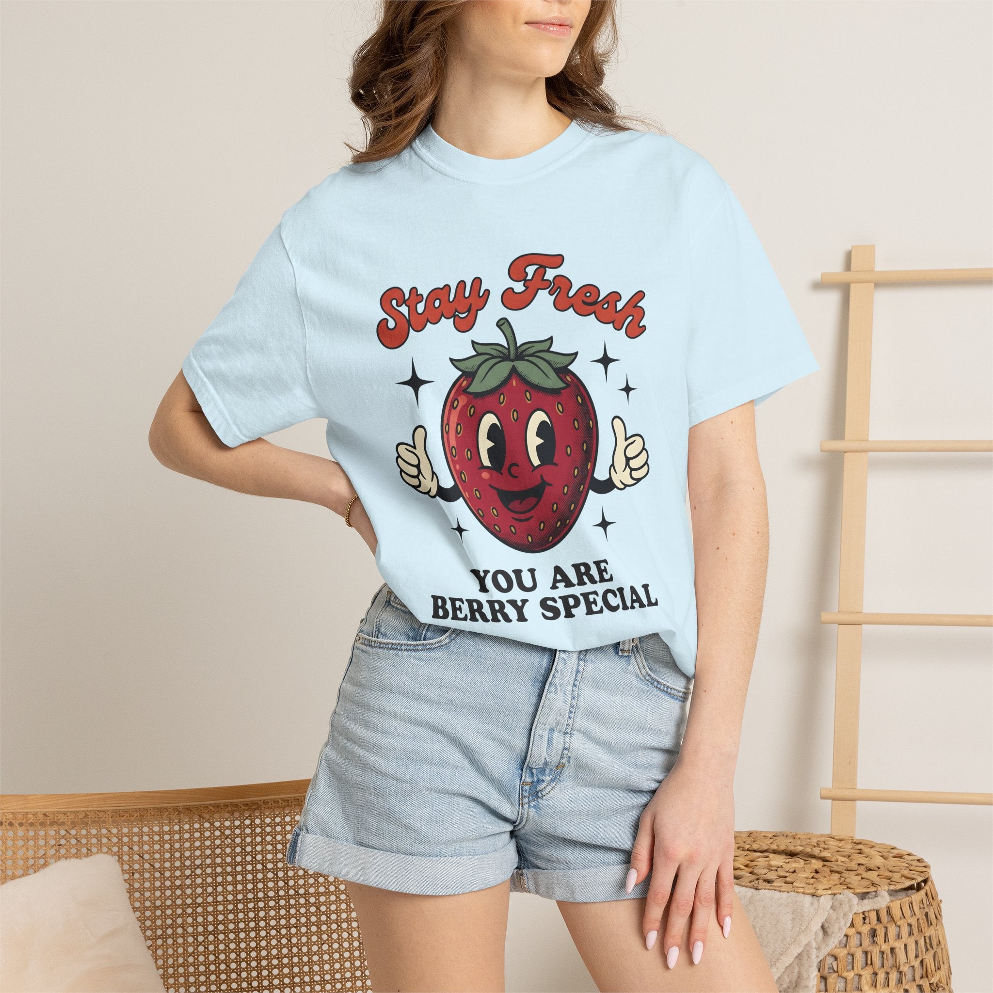 Strawberry Character Shirt Funny Fruit Gift Women Vintage Tee Berry T-Shirt Humor Fan Retro Illustration Tshirt Retro Stars Tshirt