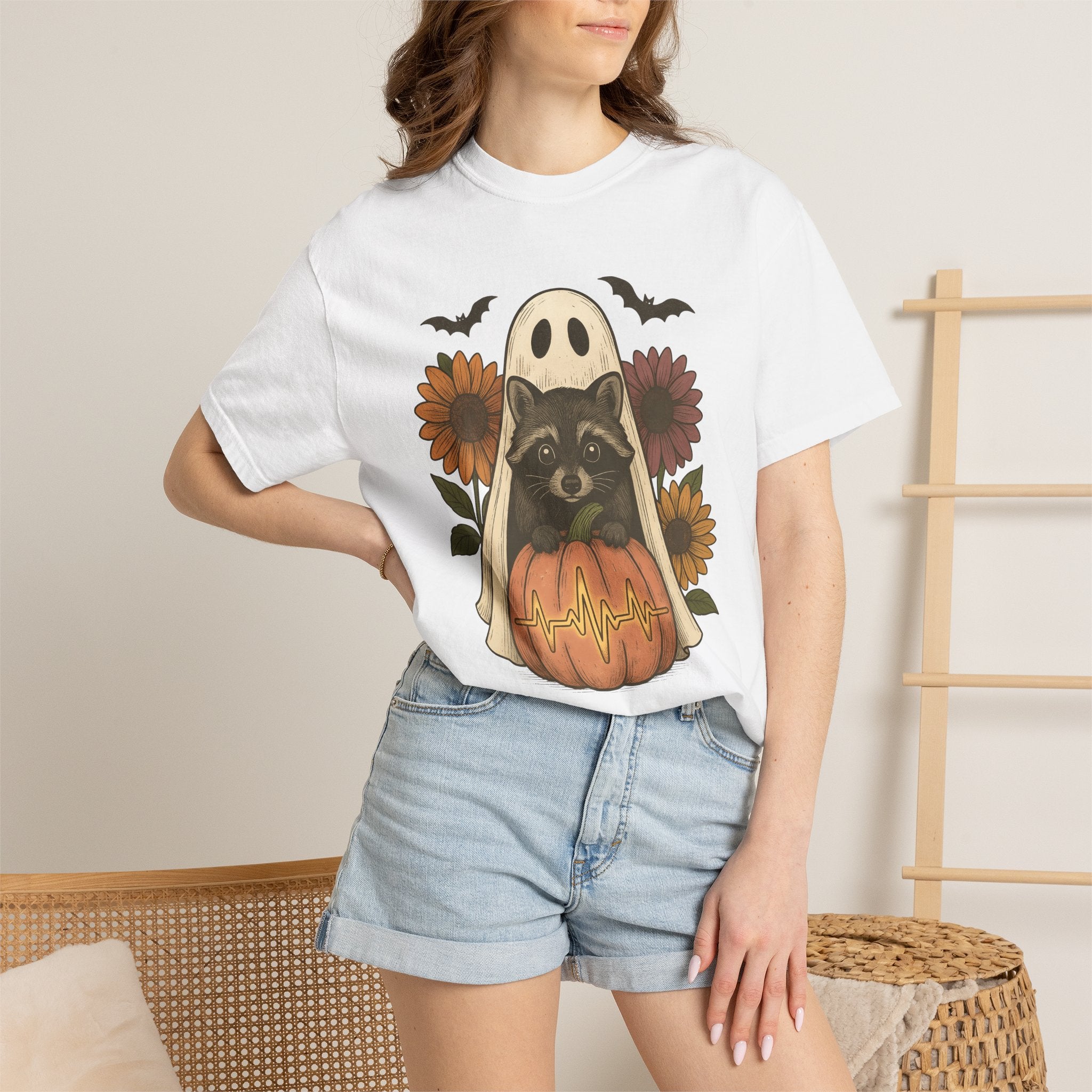 Raccoon Ghost Pumpkin Shirt Halloween Animal Gift Women Vintage Tee Trash Panda T-Shirt Spooky Fan Retro Tshirt Wildlife Graphic Hand Drawn