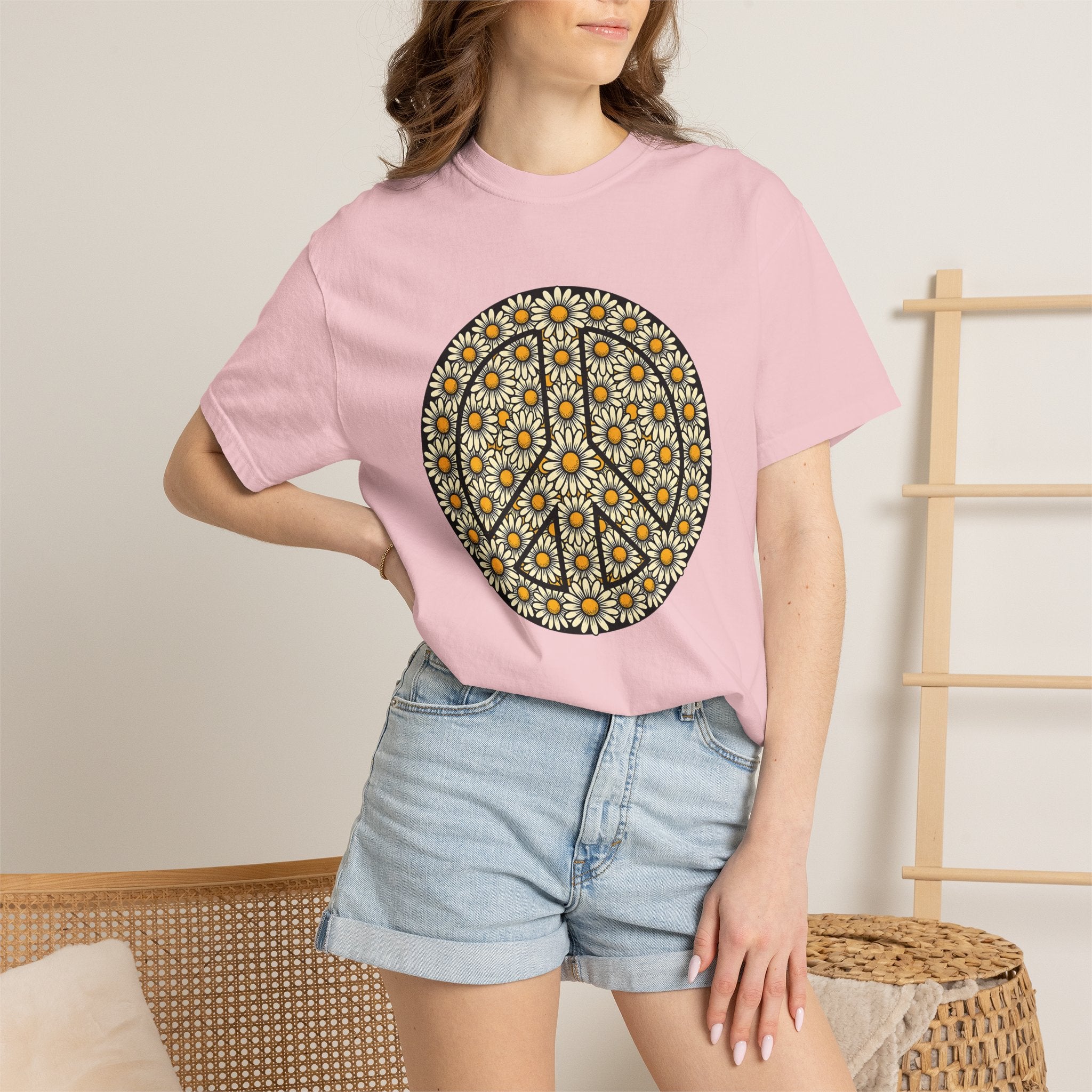 Daisy Peace Sign Shirt Hippie Flower Gift Women Boho Tee Peace Symbol T-Shirt Bohemian Fan Hippie Chic Graphic Retro Floral Tshirt