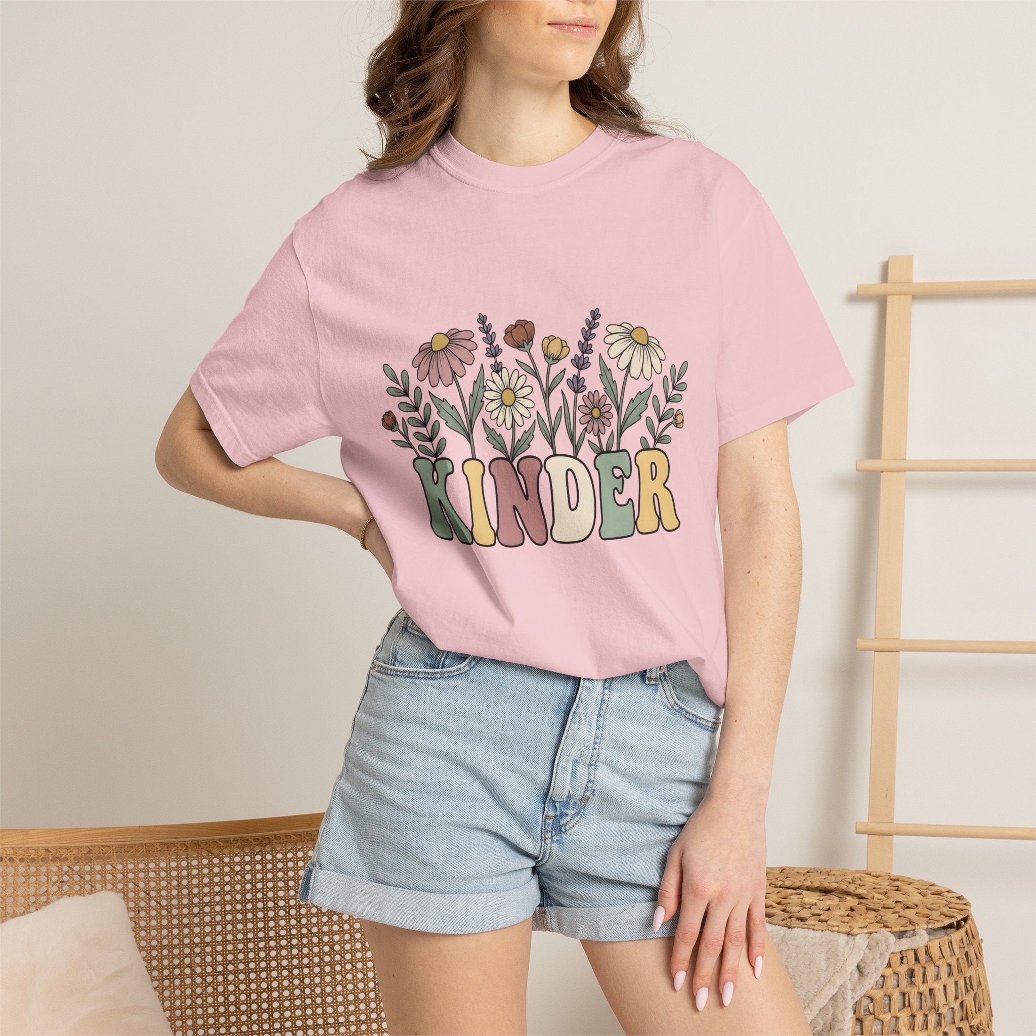 Daisy Flower Graphic Shirt Teacher Positivity Gift Women Boho Tee Flower T-Shirt Educator Enthusiast Hippie Tshirt Optimistic Graphic Retro