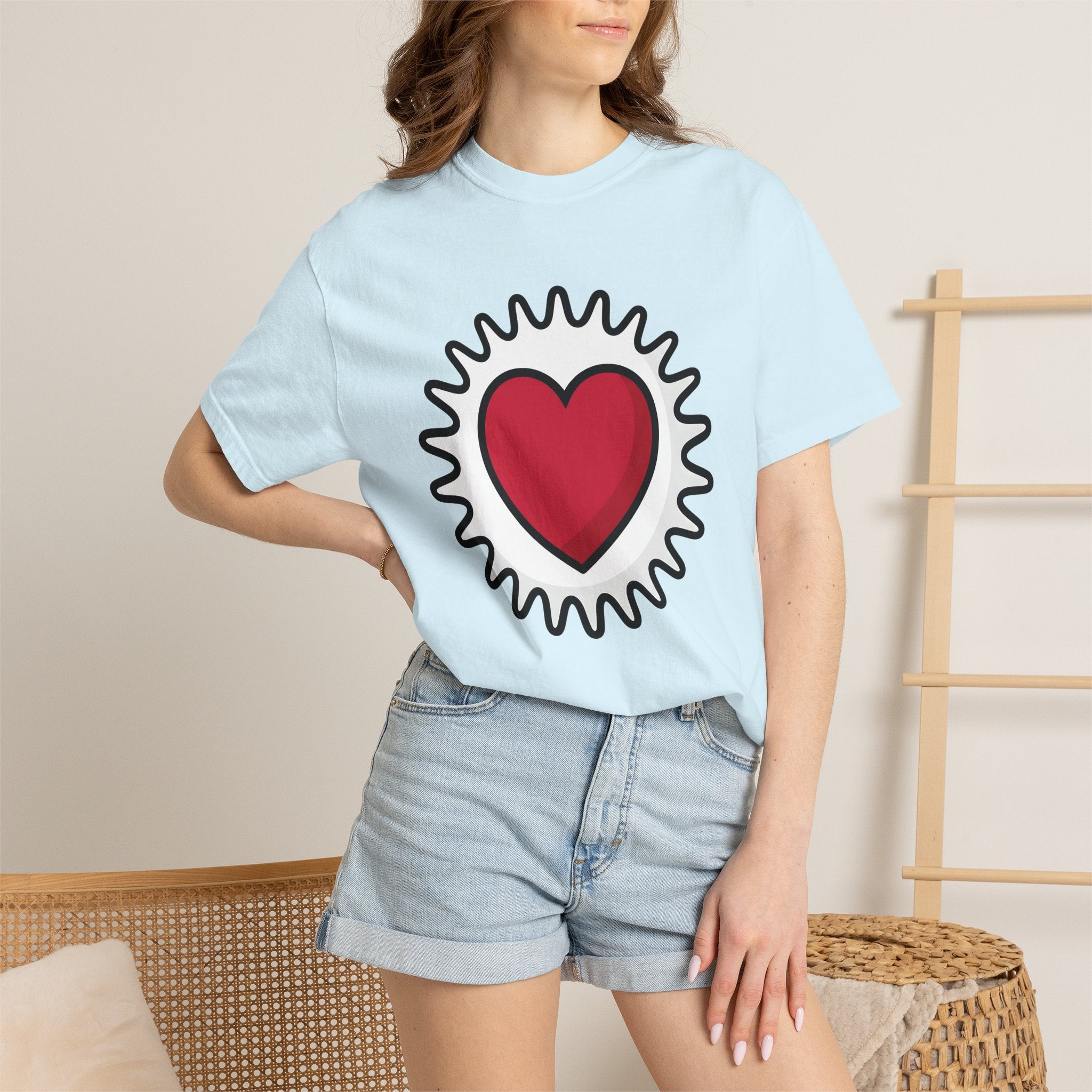 Heart Graphic Shirt Boho Chic Love Gift Women Bold Tee Heart T-Shirt Hippie Fan Graphic Tshirt Affection Illustration Minimal Sunburst