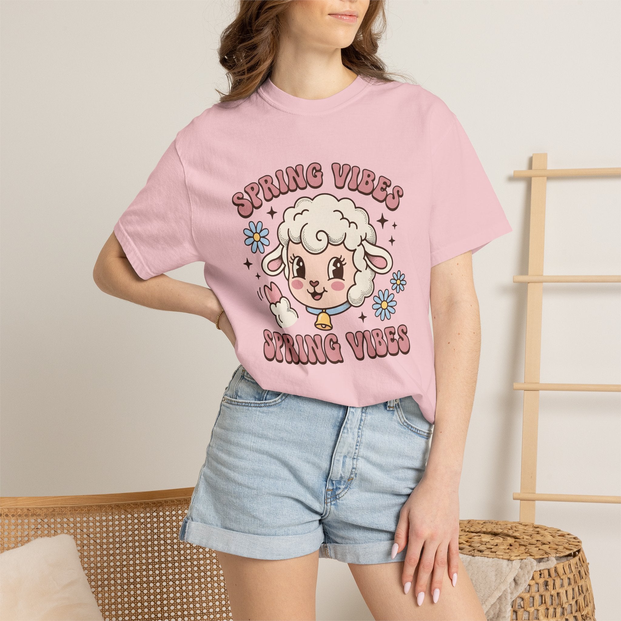 Sheep Face Shirt Easter Fauna Gift Women Fun Tee Lamb T-Shirt Easter Fan Cartoon Tshirt Wildlife Graphic Sketch Blooms Tshirt