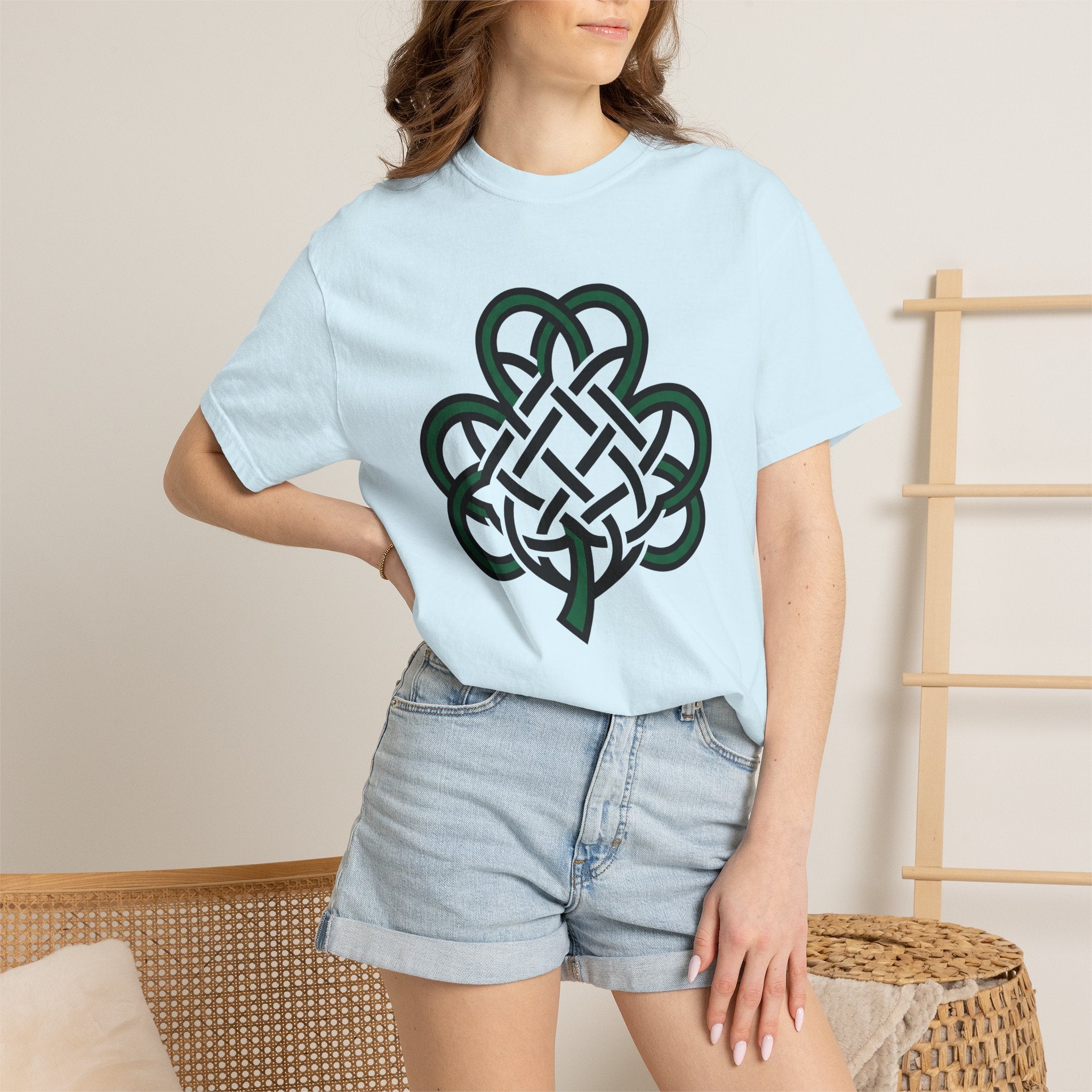 Irish Clover Shirt St Patrick's Day Symbol Gift Women Vintage Tee Shamrock T-Shirt St Patricks Fan Retro Tshirt Iconic Graphic Silhouette