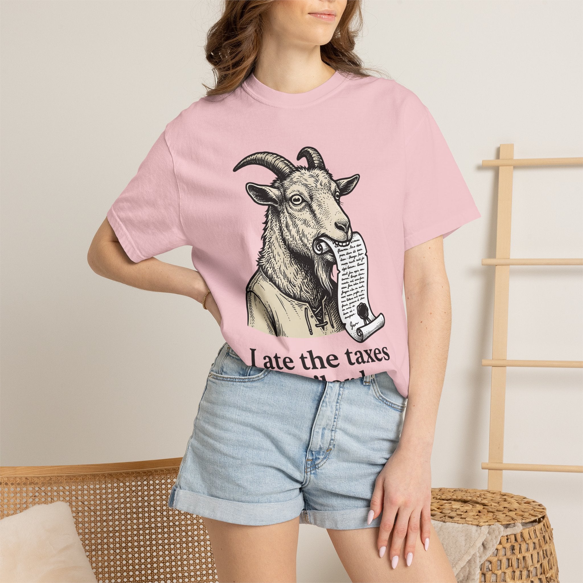Goat Eating Paper Shirt Funny Creatures Gift Women Antique Tee Billy Goat T-Shirt Humor Fan Vintage Tshirt Beast Graphic Doodle Period