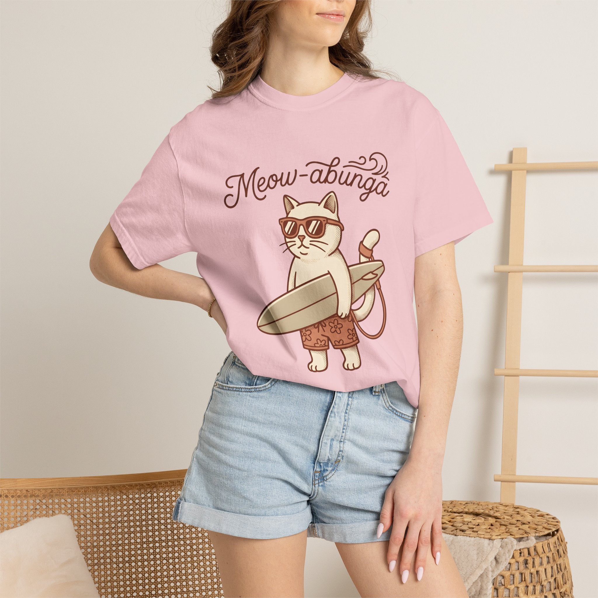 Kitty Surfer Shirt Cat Shore Gift Women Line Art Tee Cat T-Shirt Feline Fan Minimalist Tshirt Beach Graphic Classic Cool Glasses Tshirt