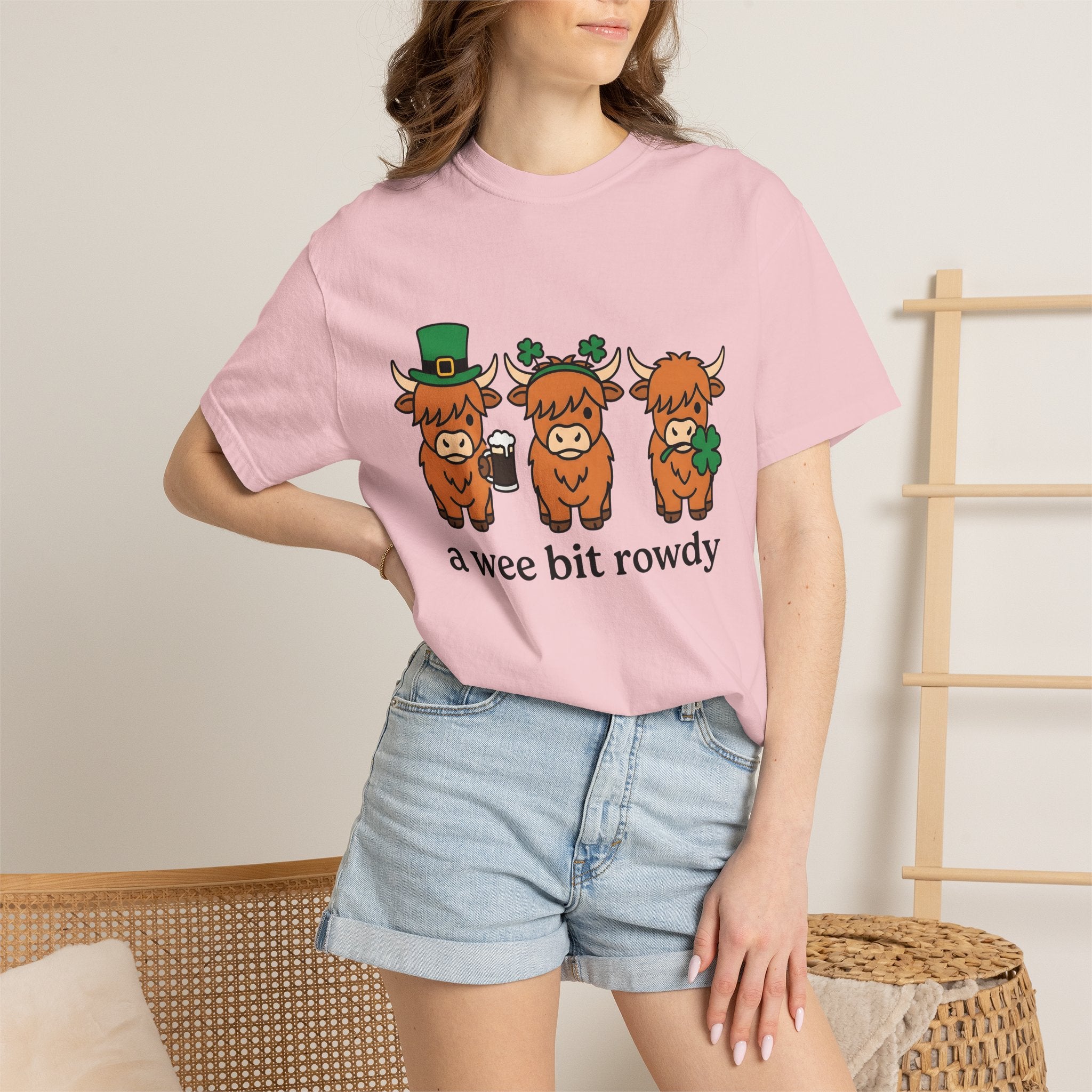 Highland Cow Shirt St Patrick's Day Animal Gift Women Cute Tee Cow T-Shirt St Patricks Fan Cute Tshirt Creature Graphic Cartoon Shamrock