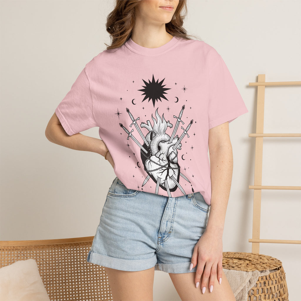Heart Swords Shirt Boho Chic Mysticism Gift Women Old School Tee Sword T-Shirt Bohemian Enthusiast Retro Tshirt Spiritual Graphic Mysterious