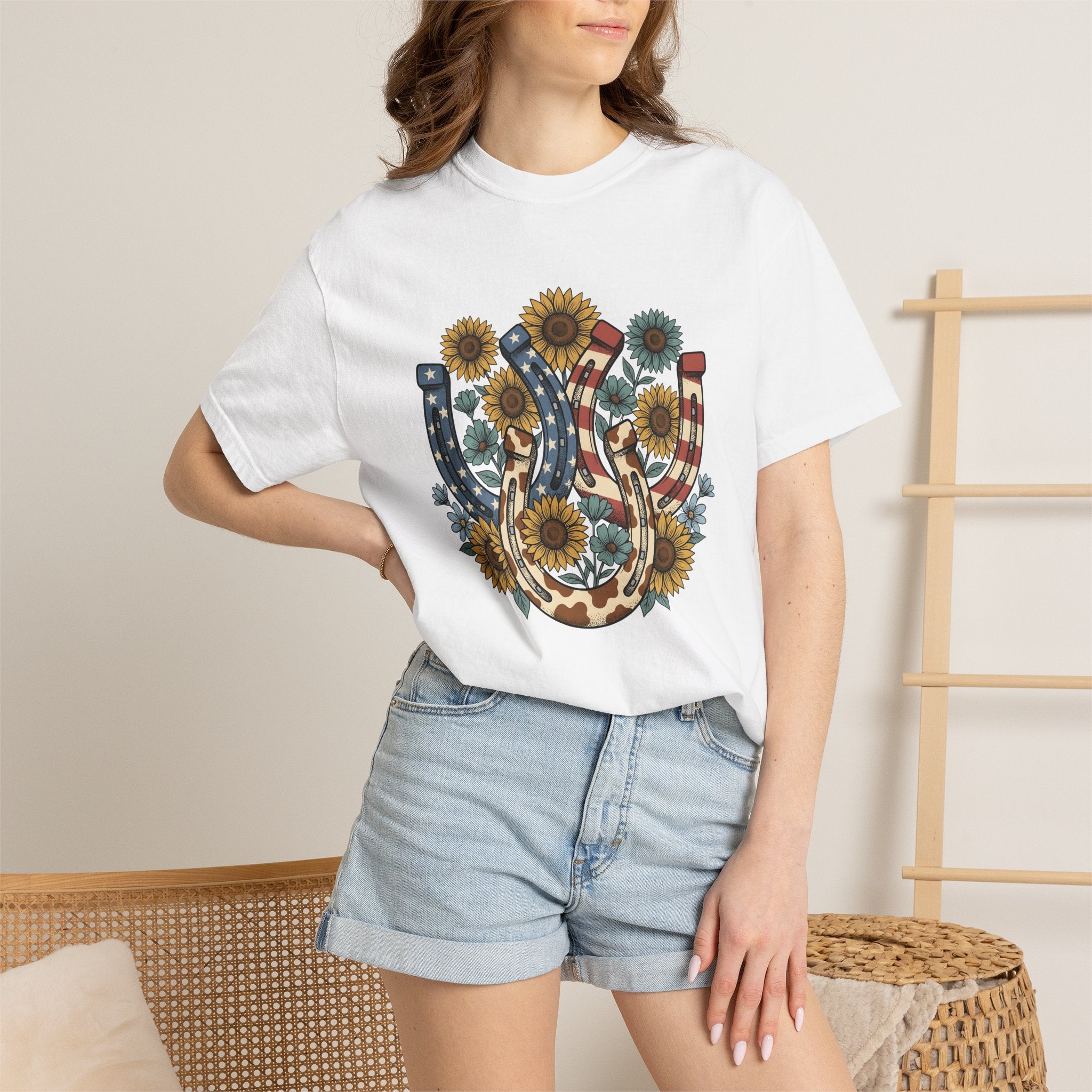 Horseshoe Sunflower Shirt America Frontier Gift Women Folk Tee Sunflower T-Shirt American Fan Folk Art Tshirt Pioneering Graphic Classic