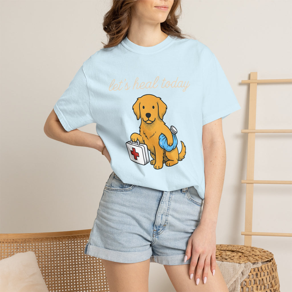 Golden Retriever Shirt Nurses Dog Gift Women Cartoon Tee Retriever T-Shirt Nurse Enthusiast Caricature Tshirt Dog Graphic Hand Drawn Medical