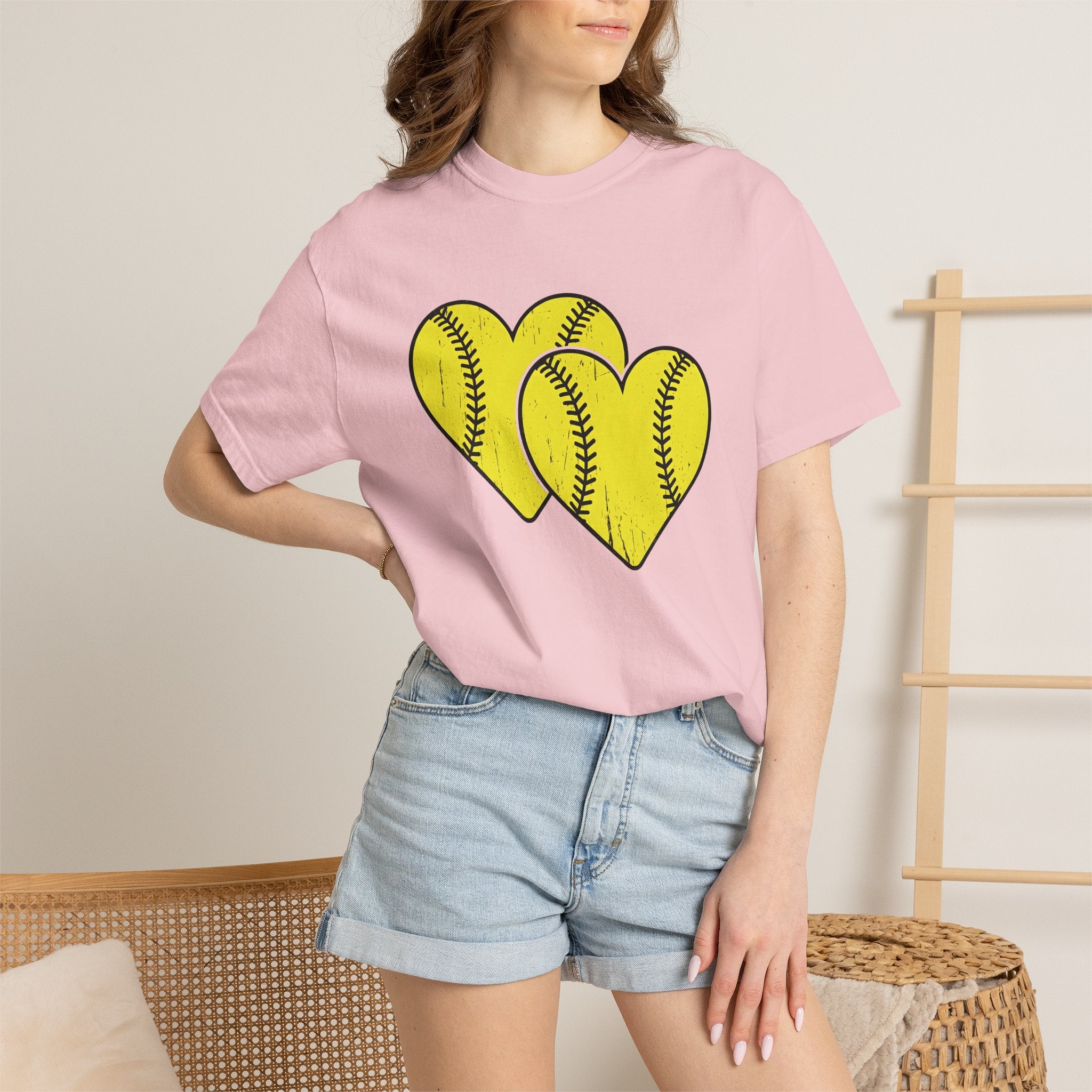 Softball Heart Shirt Softball Mom Sports Gift Women Distressed Tee Softball T-Shirt Mom Fan Vintage Tshirt Athletic Graphic Sports Mom