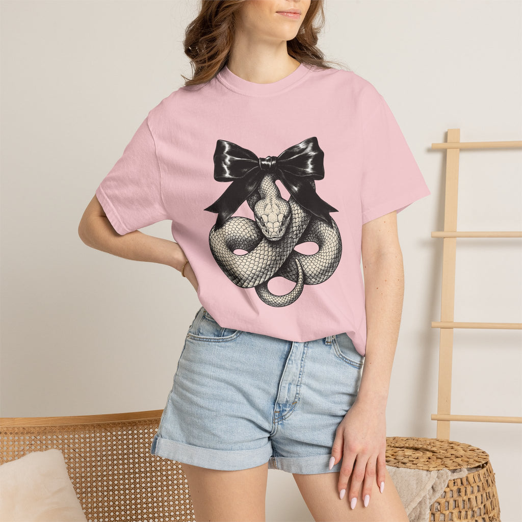 Serpent Bow Shirt Boho Chic Occult Gift Women Dark Tee Snake T-Shirt Bohemian Enthusiast Gothic Tshirt Mystic Graphic Retro Bow Tshirt
