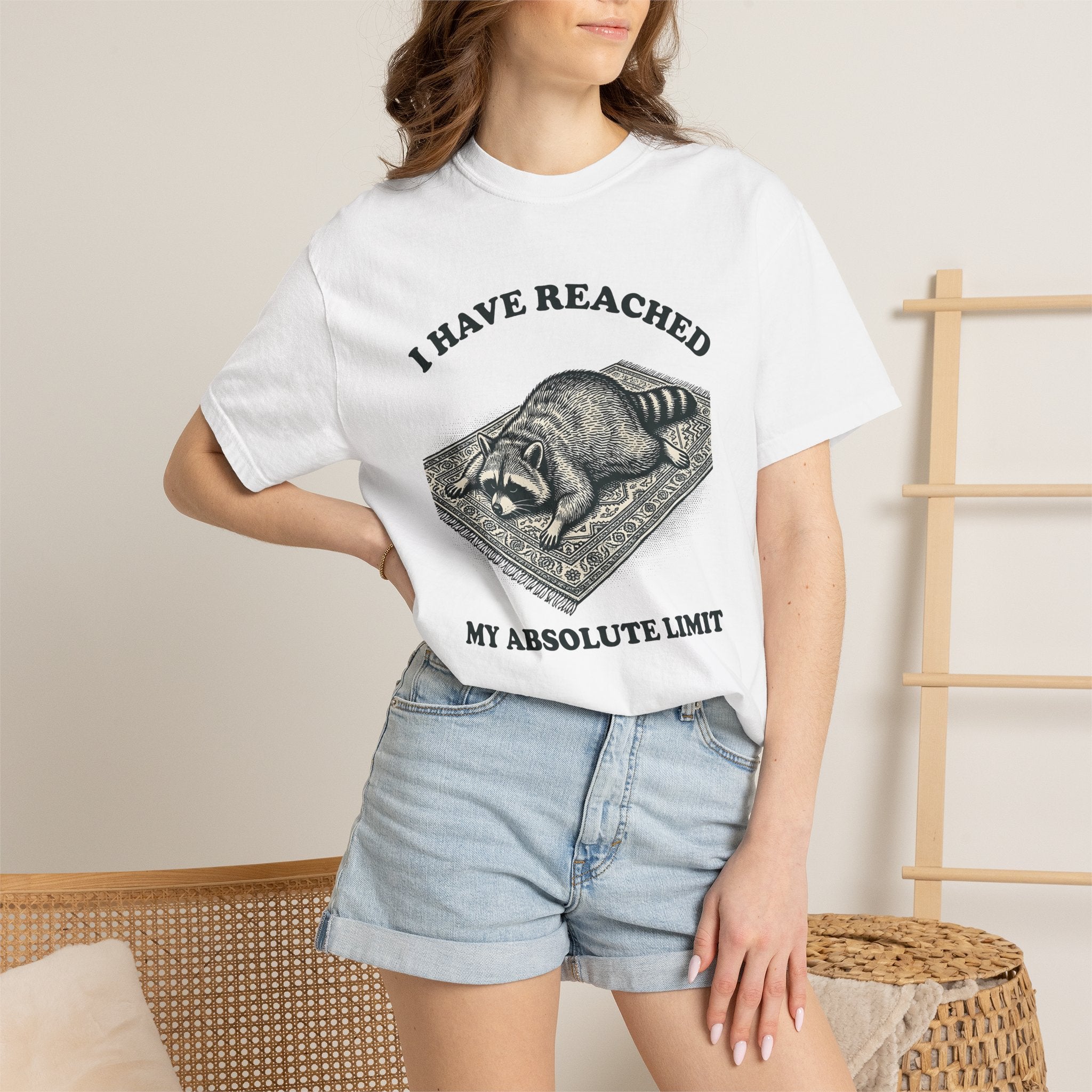Raccoon Graphic Shirt Animals Humor Gift Women Vintage Tee Trash Panda T-Shirt Wildlife Fan Retro Tshirt Funny Graphic Hand Drawn Rug Tshirt