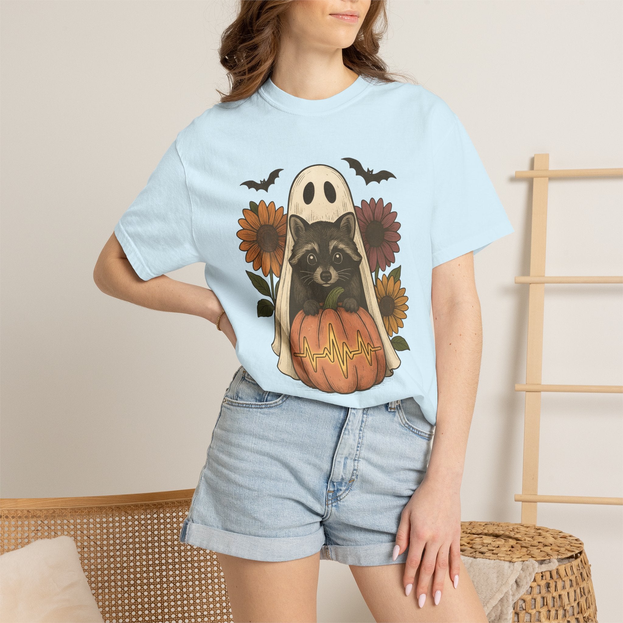 Raccoon Ghost Pumpkin Shirt Halloween Animal Gift Women Vintage Tee Trash Panda T-Shirt Spooky Fan Retro Tshirt Wildlife Graphic Hand Drawn