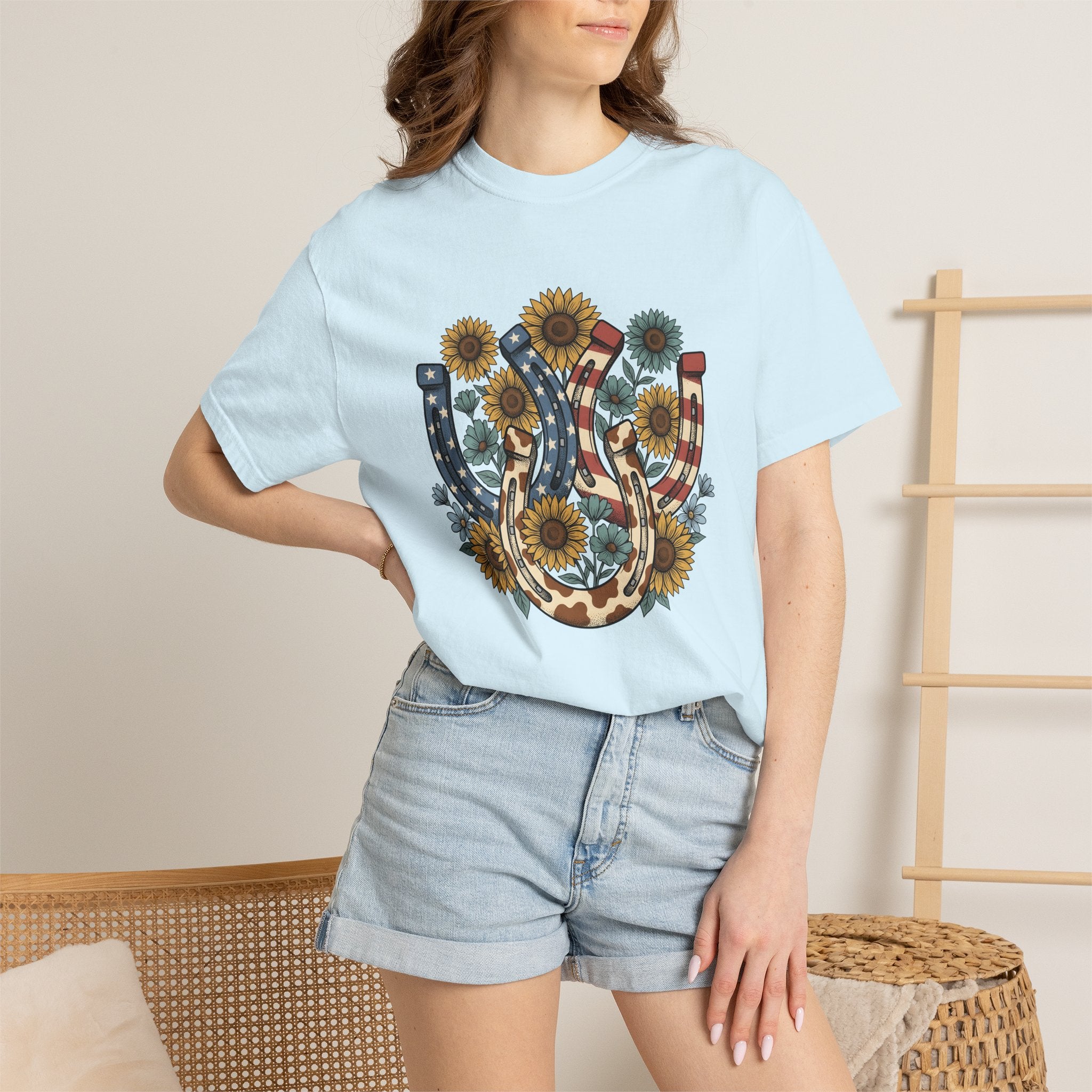 Horseshoe Sunflower Shirt America Frontier Gift Women Folk Tee Sunflower T-Shirt American Fan Folk Art Tshirt Pioneering Graphic Classic