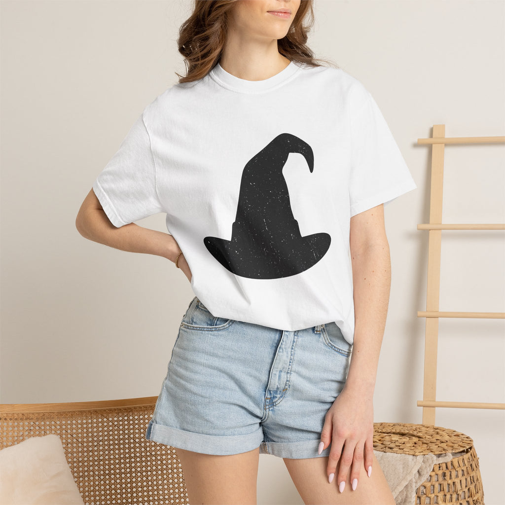 Witch Hat Shirt Halloween Magician Gift Women Retro Tee Pointy Hat T-Shirt Horror Fan Vintage Tshirt Illusionist Graphic Clean Aged Texture