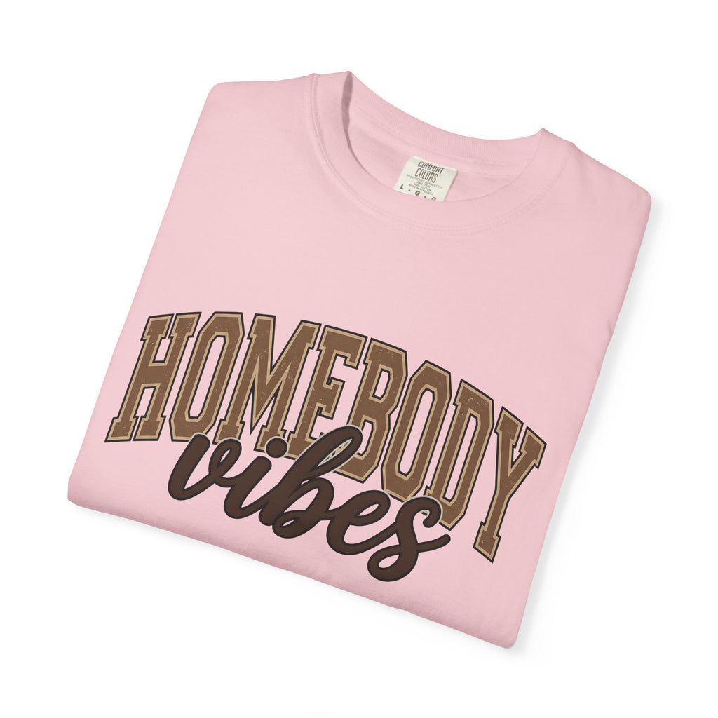 Bold Text Graphic Shirt Moms Home Gift Women Retro Tee Typography T-Shirt Motherhood Fan Distressed Tshirt Domestic Graphic Vintage Cozy