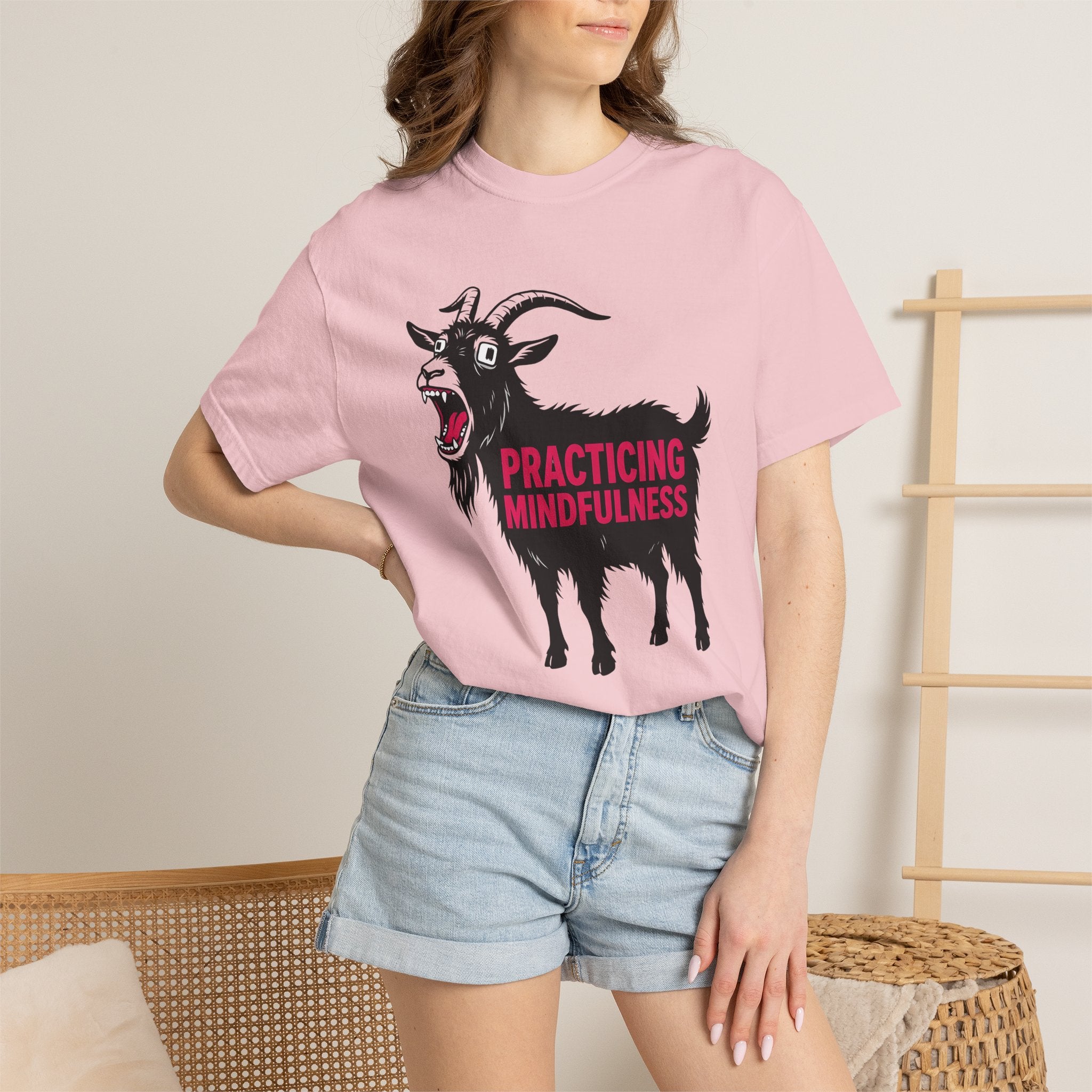 Yelling Goat Shirt Funny Pet Gift Women Comic Tee Bleating Goat T-Shirt Humor Fan Cartoon Tshirt Animal Graphic Vintage Large Font Tshirt