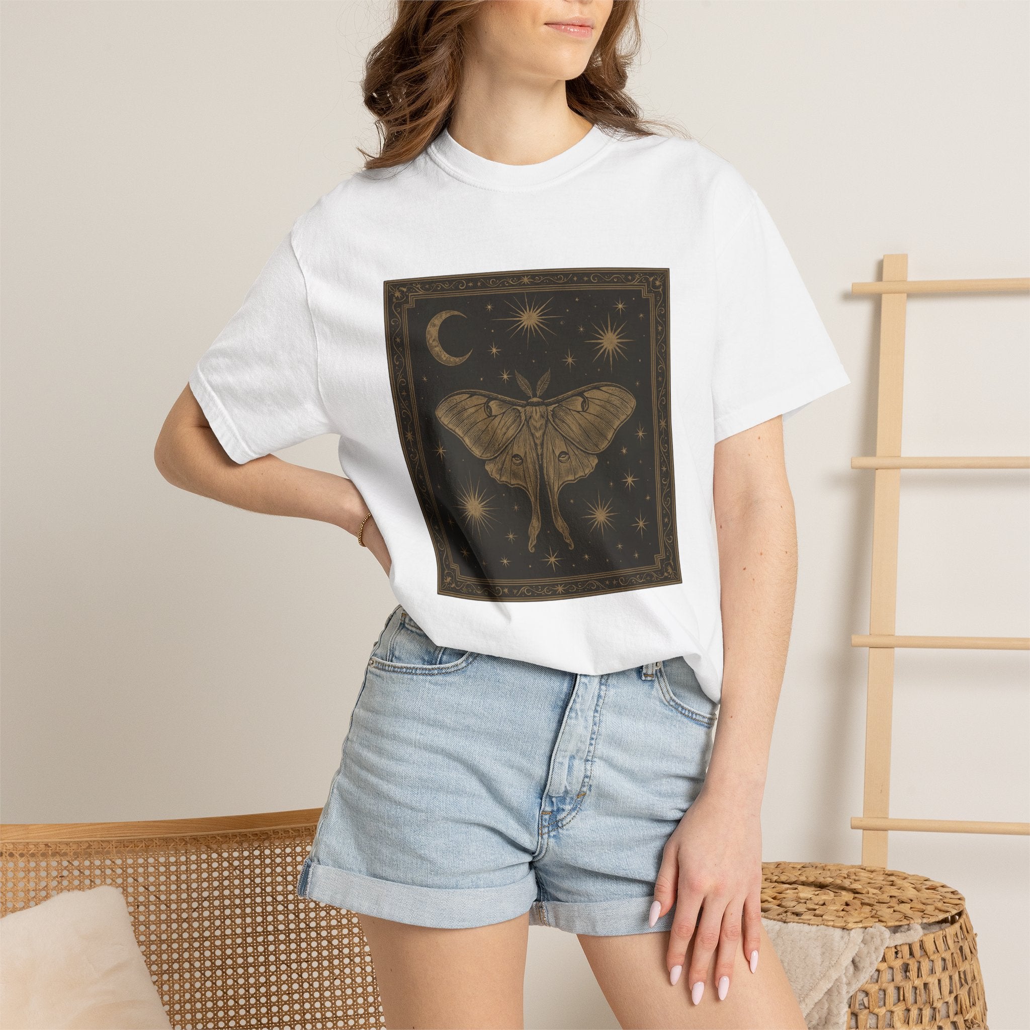 Luna Moth Shirt Animals Celestial Gift Women Vintage Tee Moth T-Shirt Wildlife Fan Actinic Tshirt Galaxy Graphic Boho Crescent Moon Tshirt