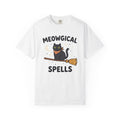Black Cat Broom Shirt Halloween Cat Gift Women Cute Tee Witch Broomstick T-Shirt Halloween Fan Kitty Graphic Cat Lady Illustration Cartoon