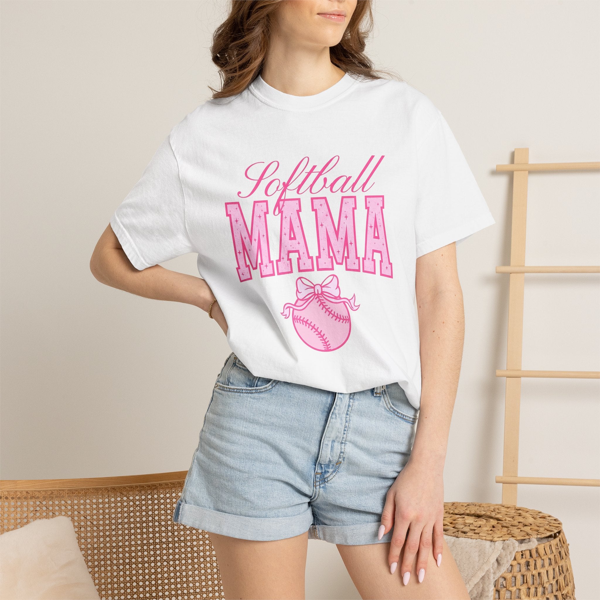 Softball Ball Bow Shirt Moms Sports Gift Women Sporty Tee Softball T-Shirt Mom Fan Athletic Tshirt Sports Graphic Retro Stars Tshirt